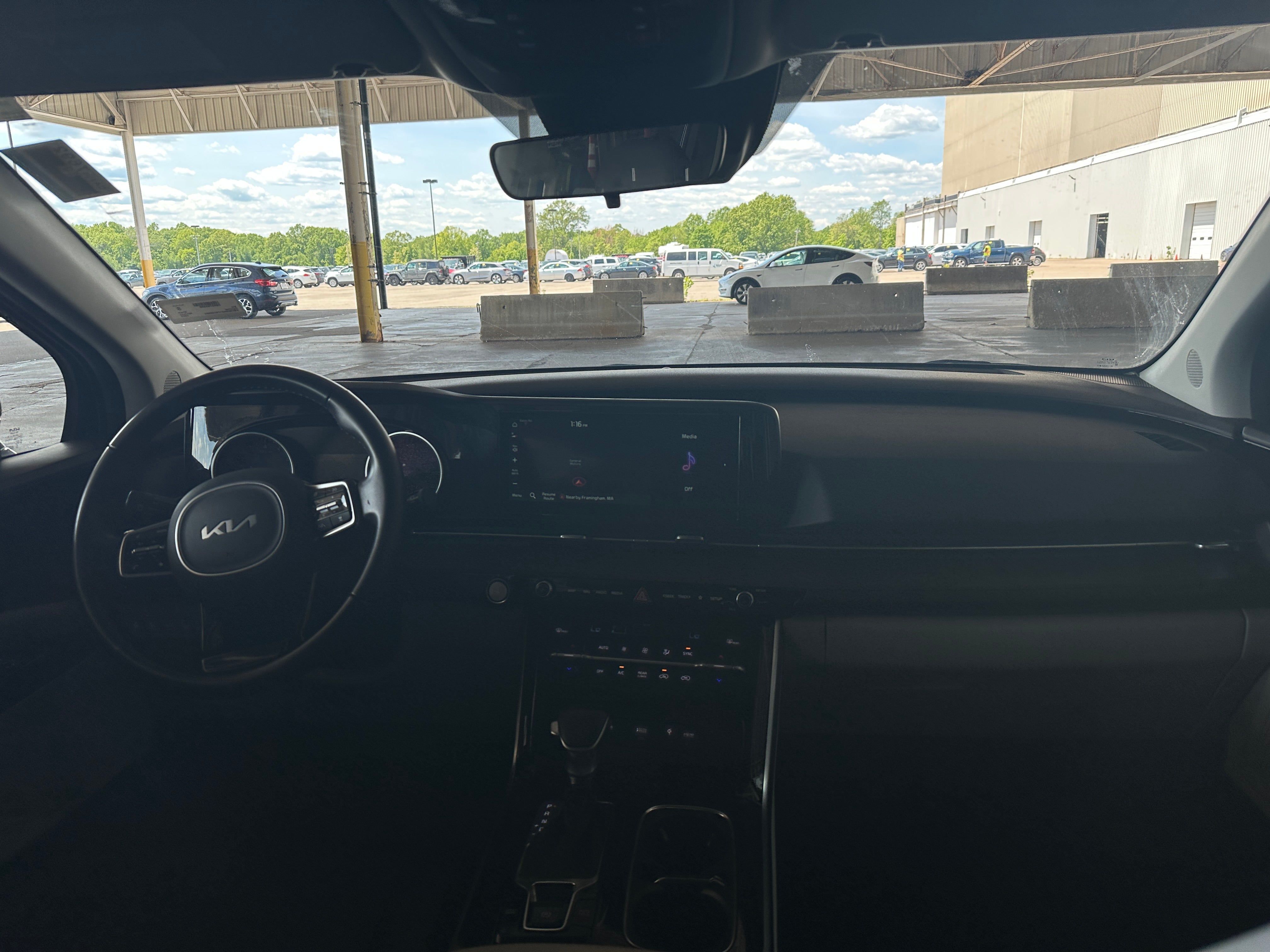 2023 Kia Carnival EX 2
