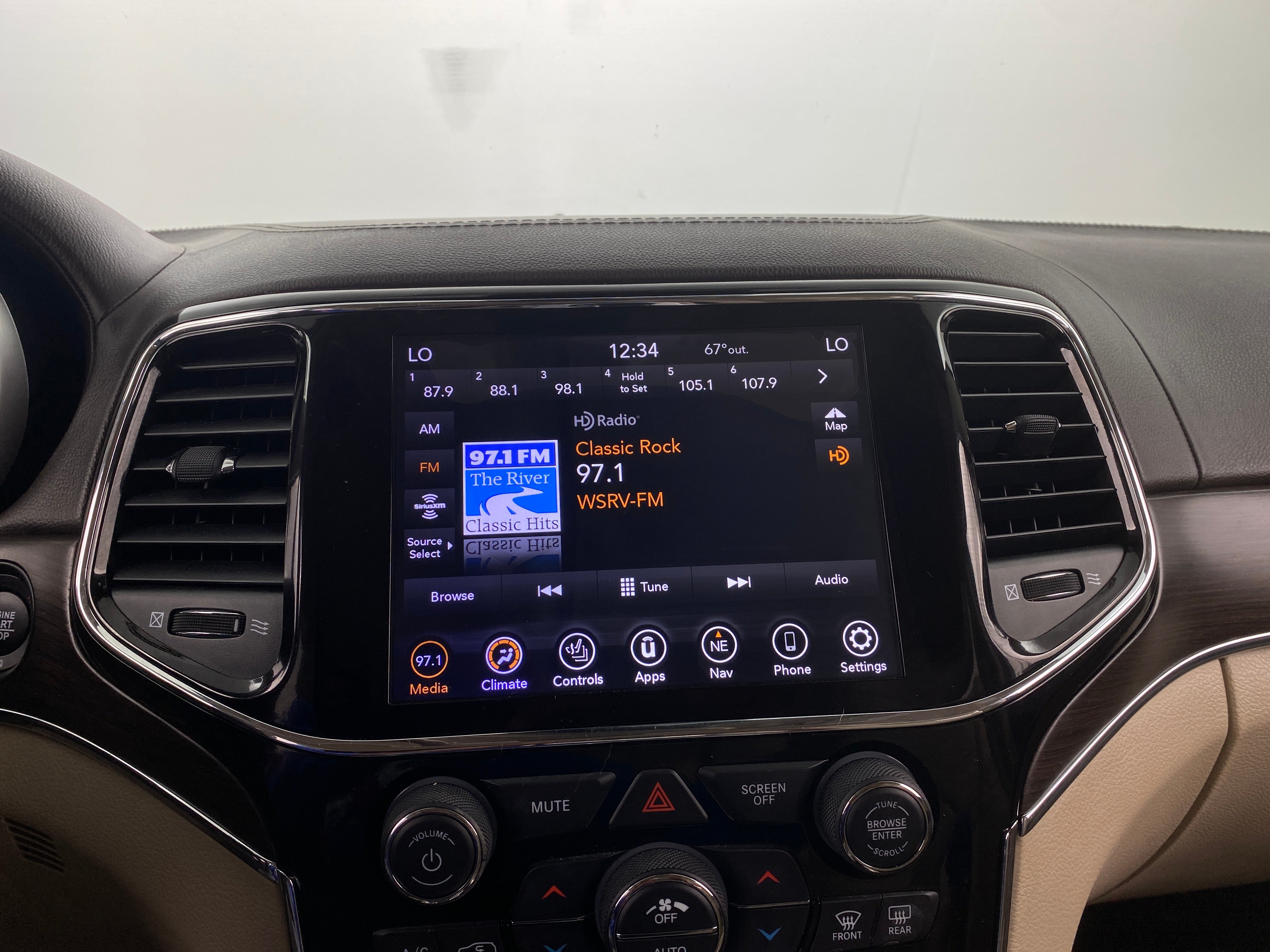 2020 Jeep Grand Cherokee Summit 3