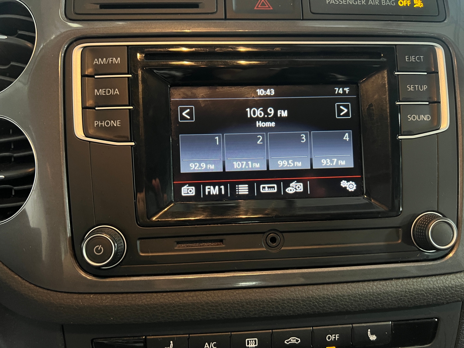 Thumbnail: 2016 Volkswagen Tiguan - 4