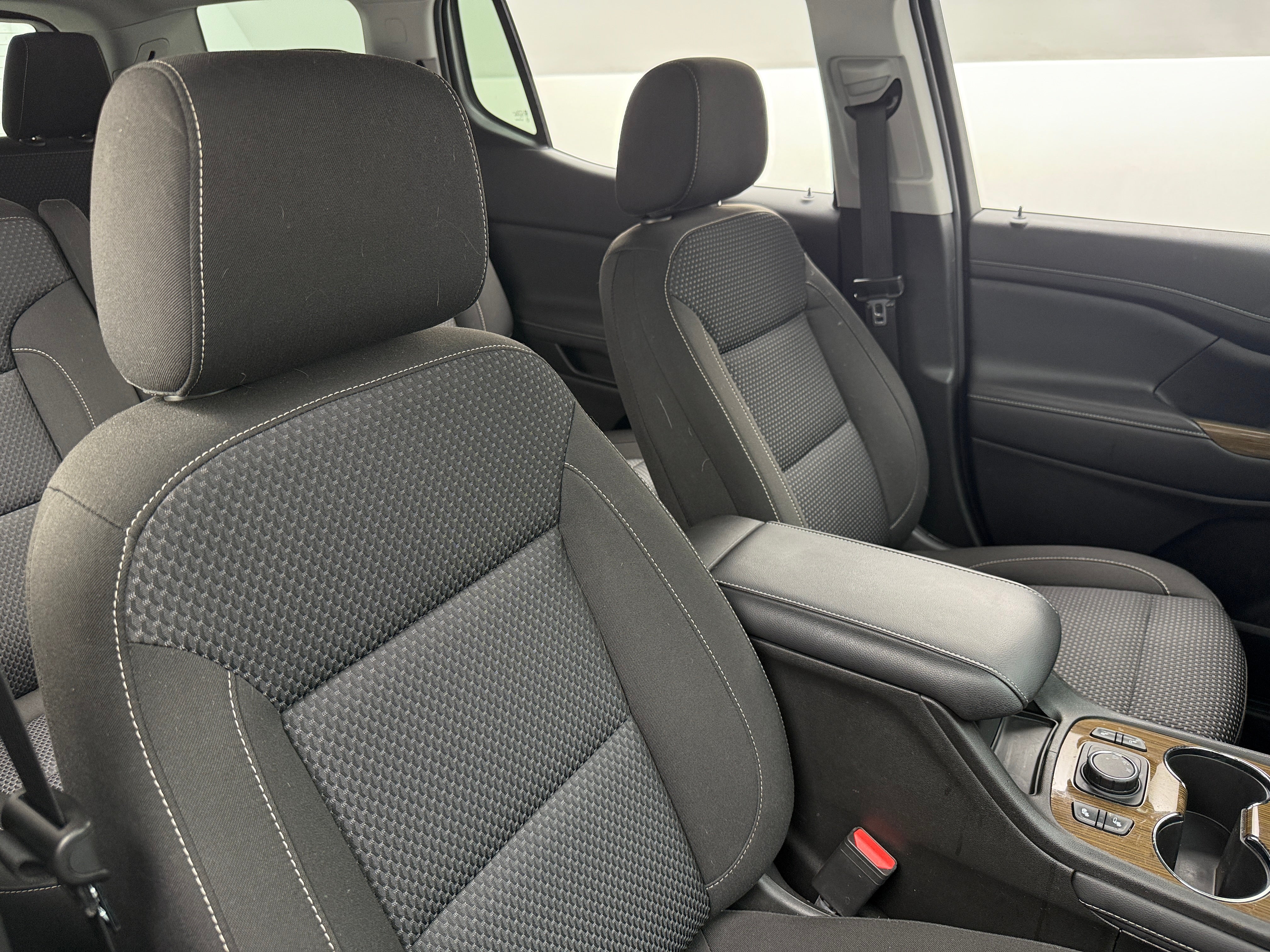 2023 GMC Acadia SLE 2