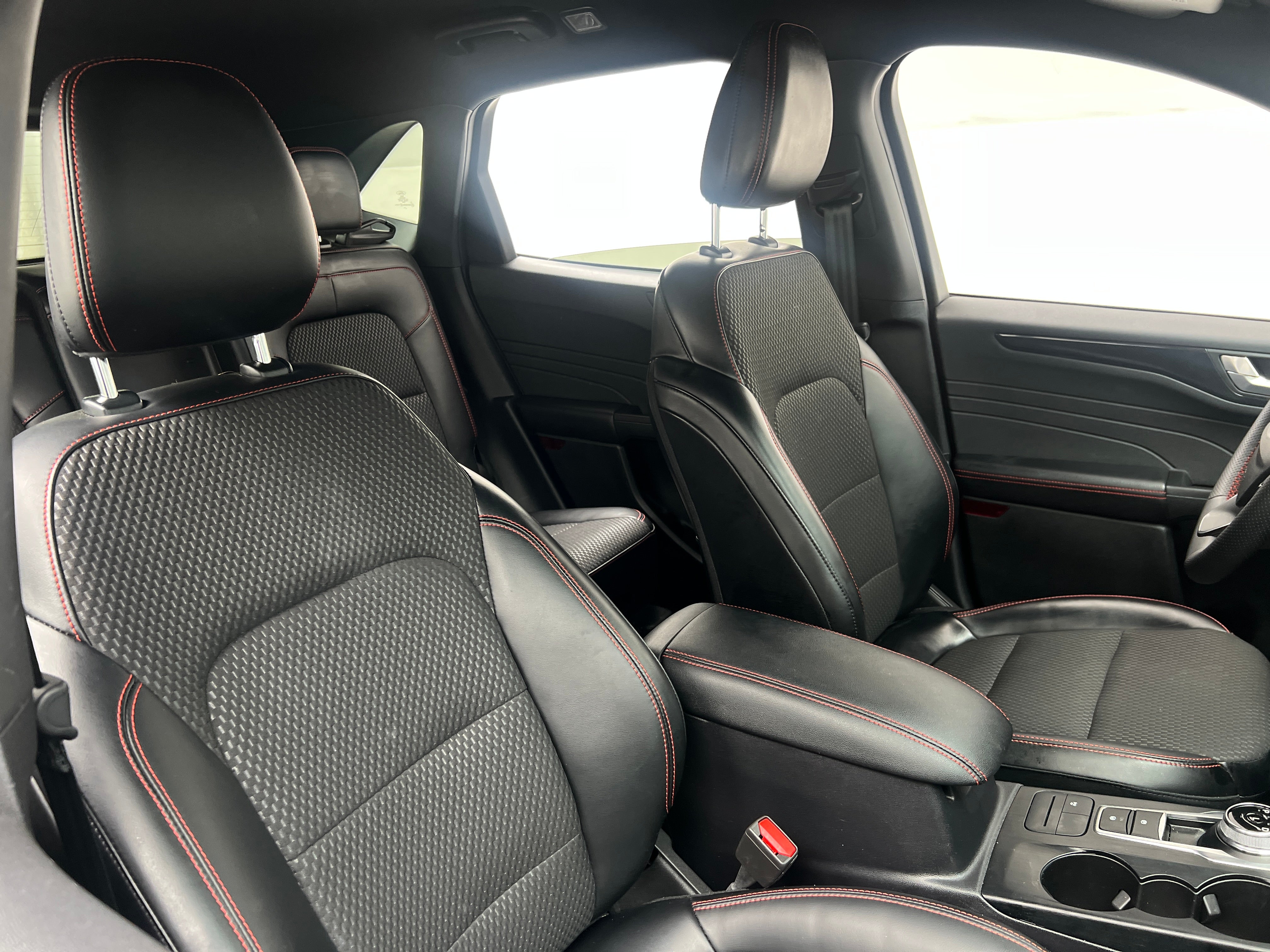 2023 Ford Escape ST-Line 2