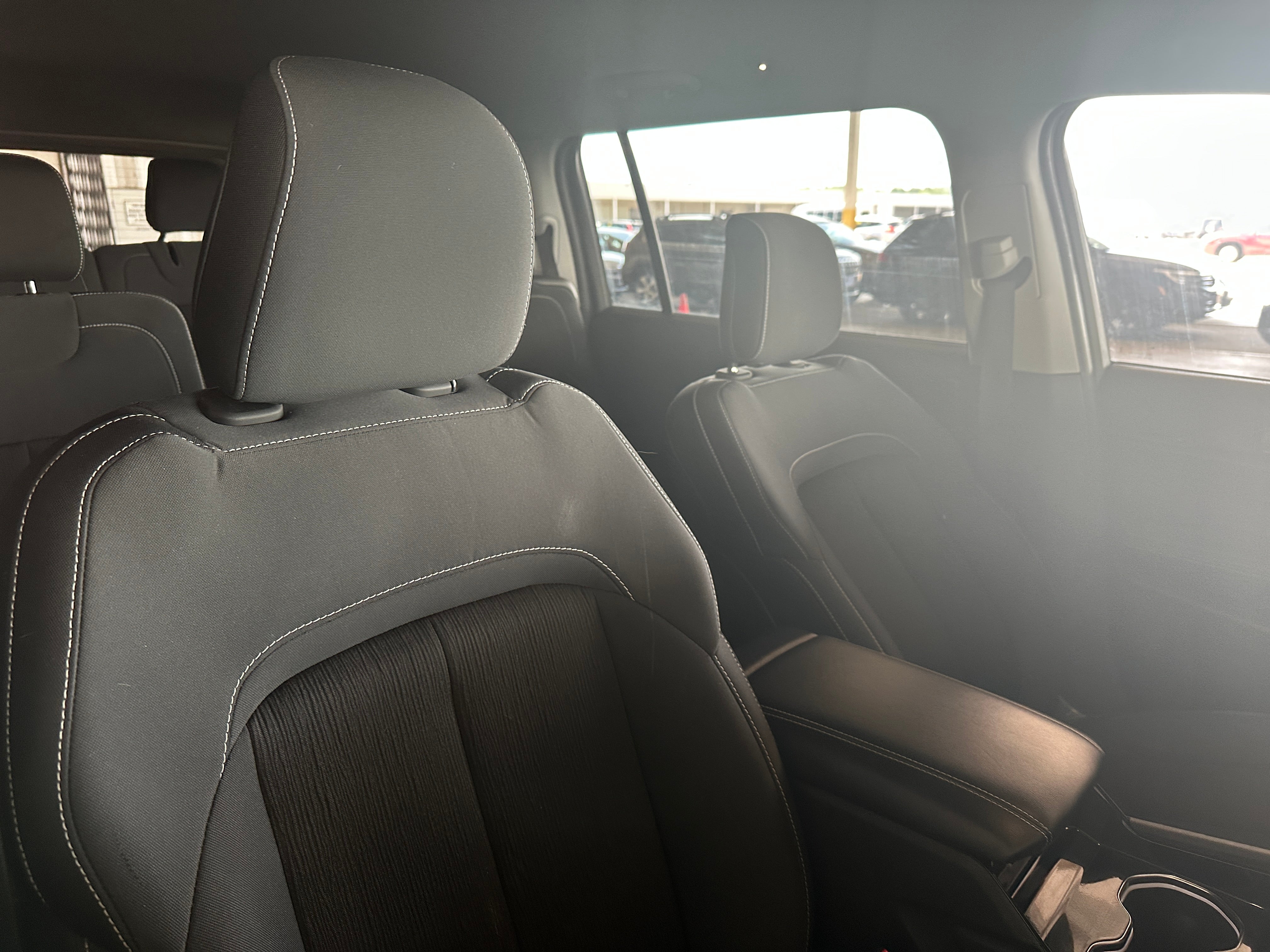 2022 Jeep Grand Cherokee L Laredo 2