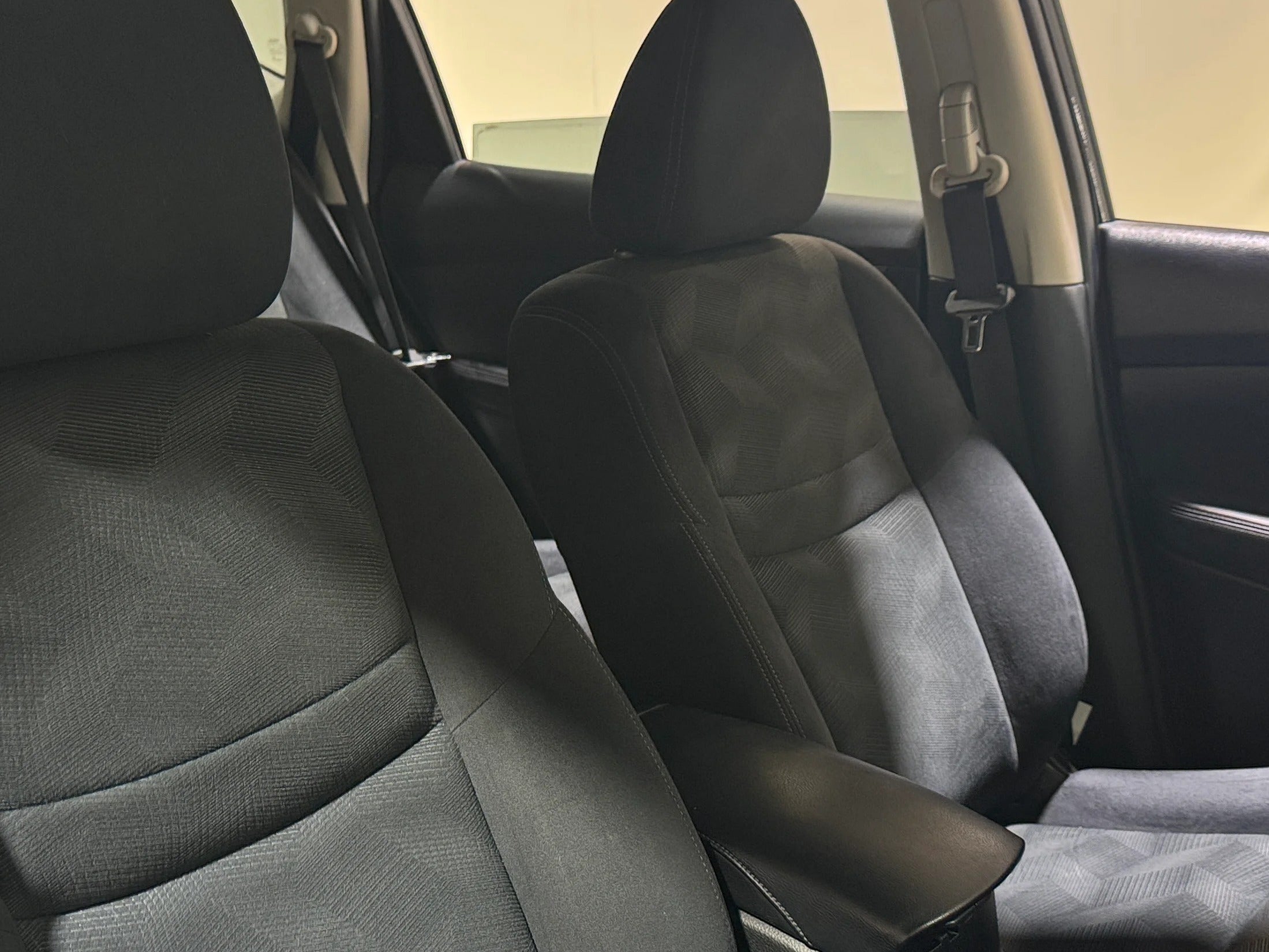 2016 Nissan Rogue SV 2