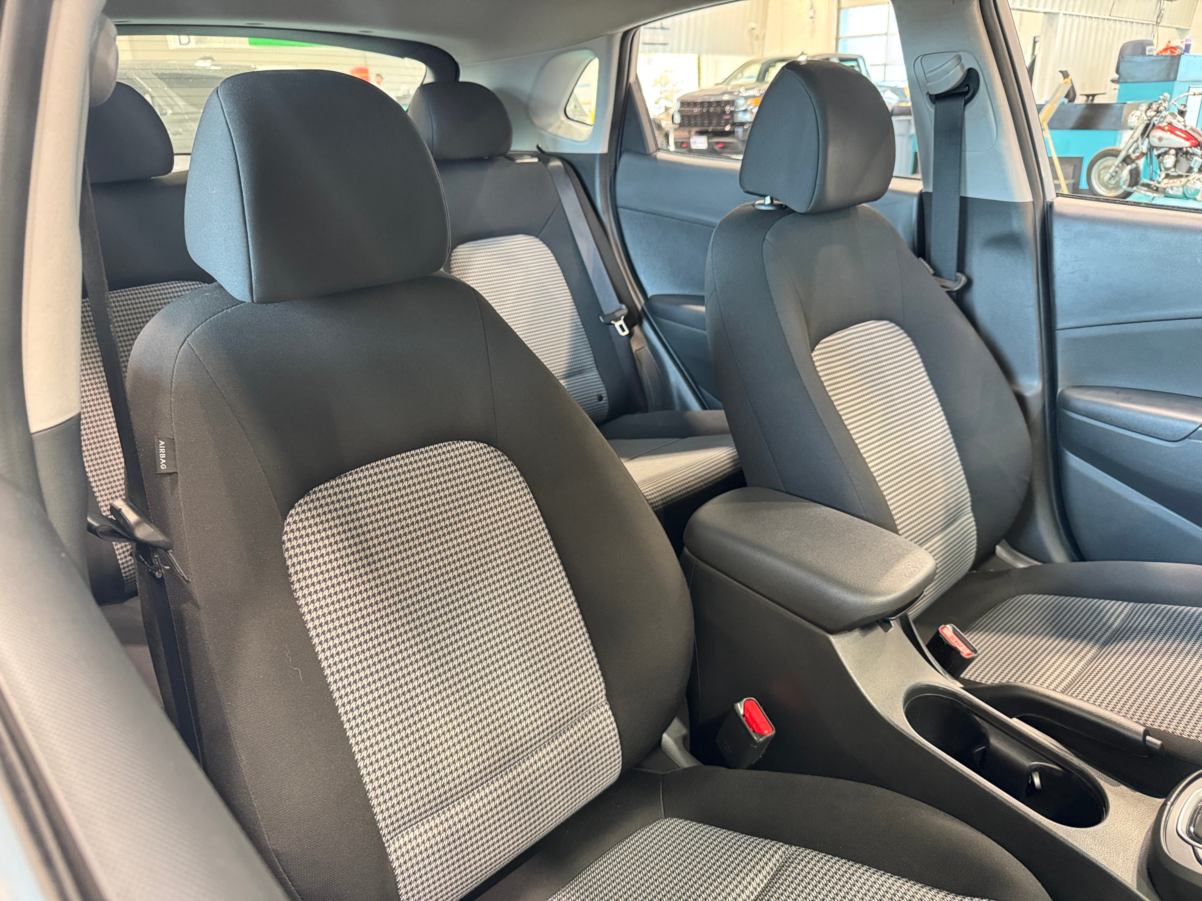2023 Hyundai Kona SE 2