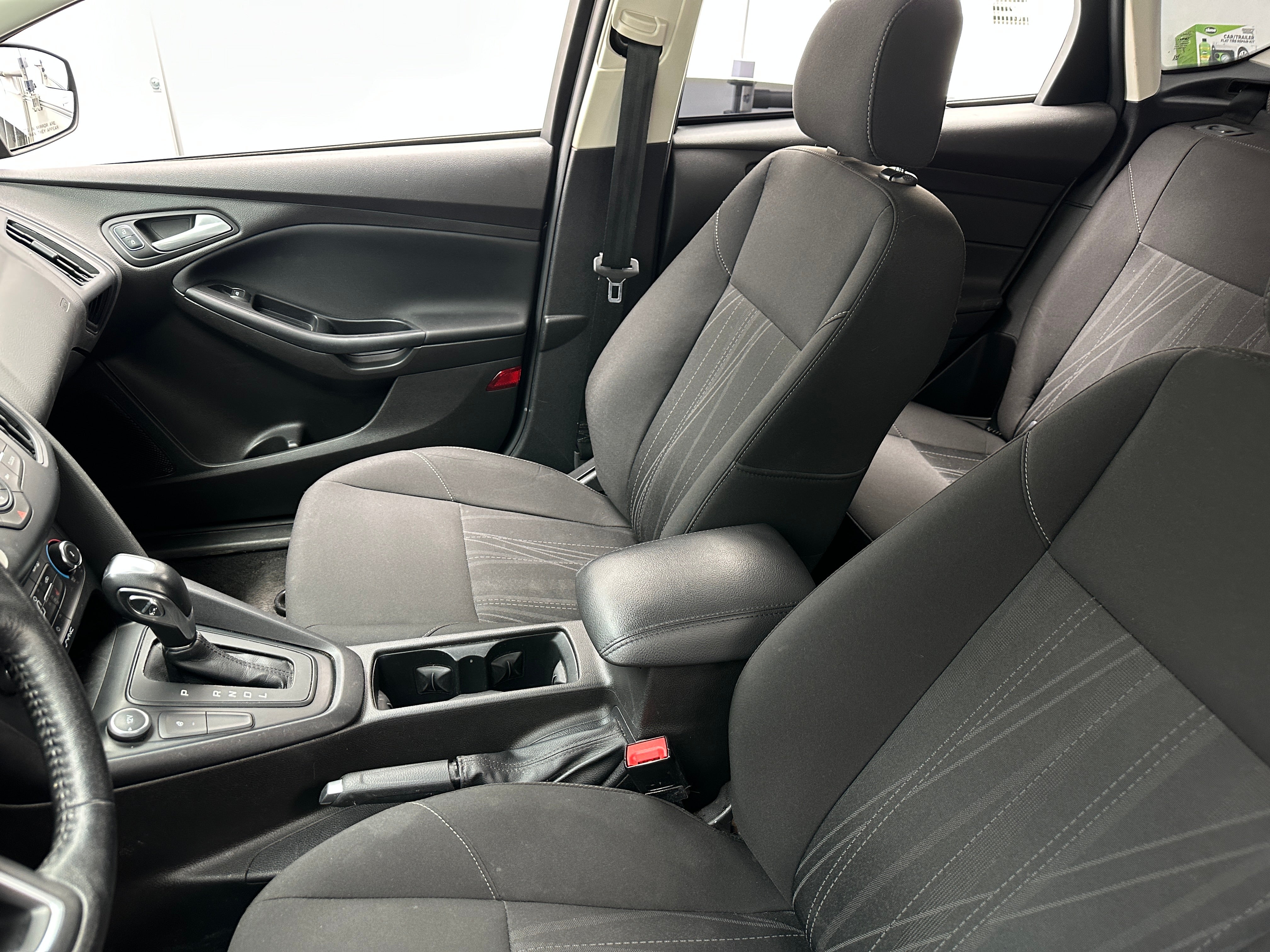 2016 Ford Focus SE 2