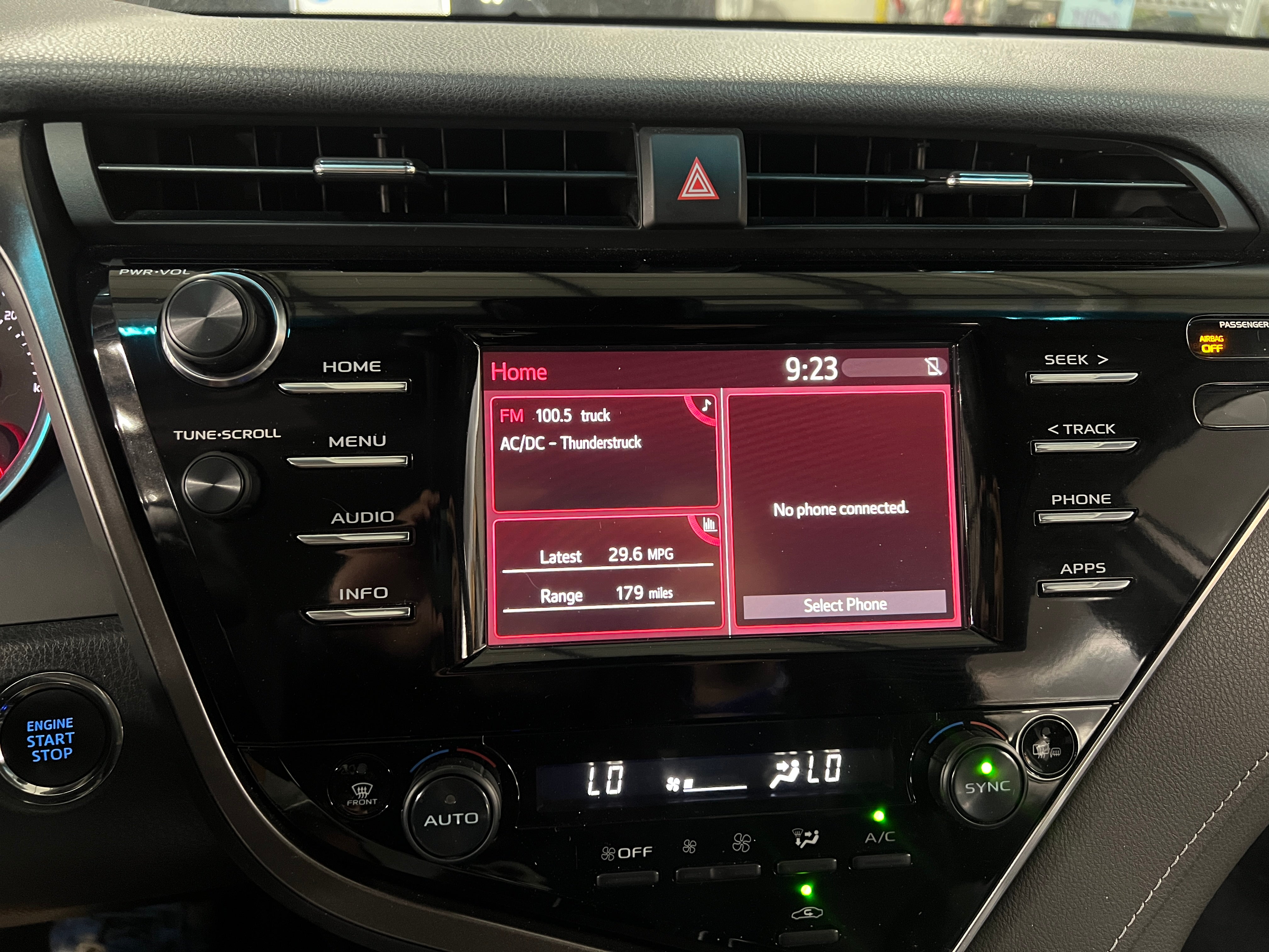 2018 Toyota Camry XSE 3