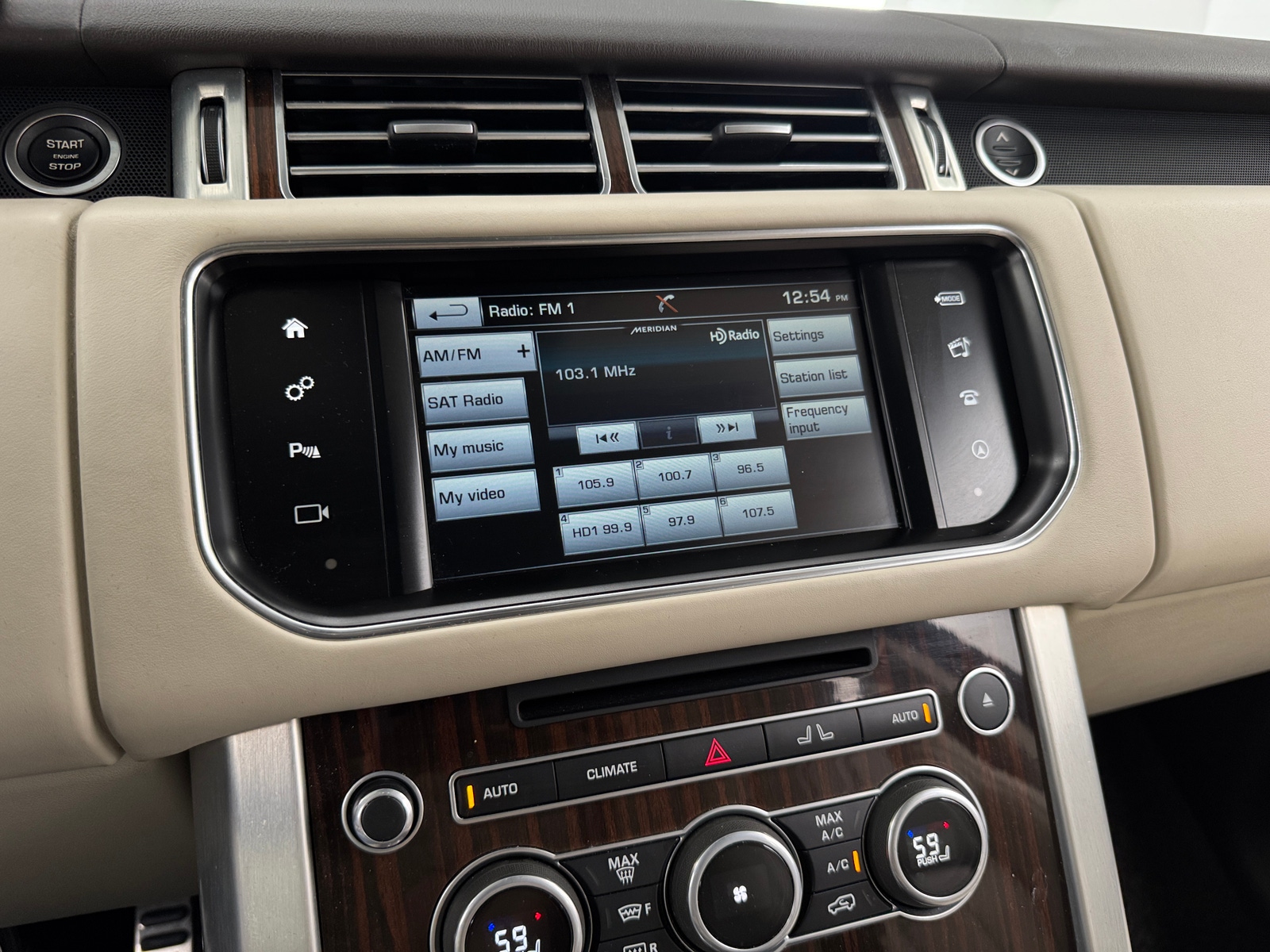 Thumbnail: 2016 Land Rover Range Rover - 3