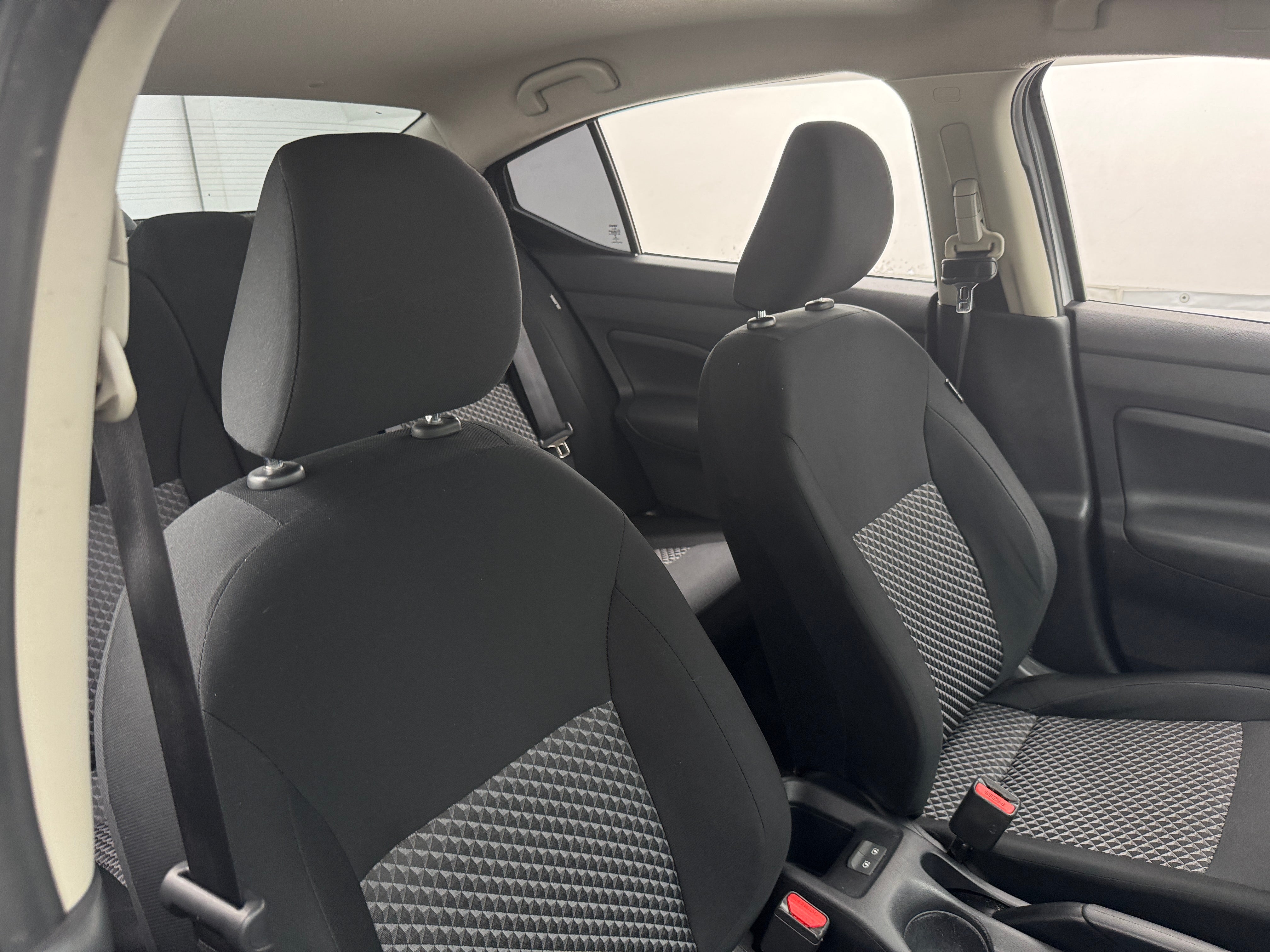 2022 Nissan Versa S 2