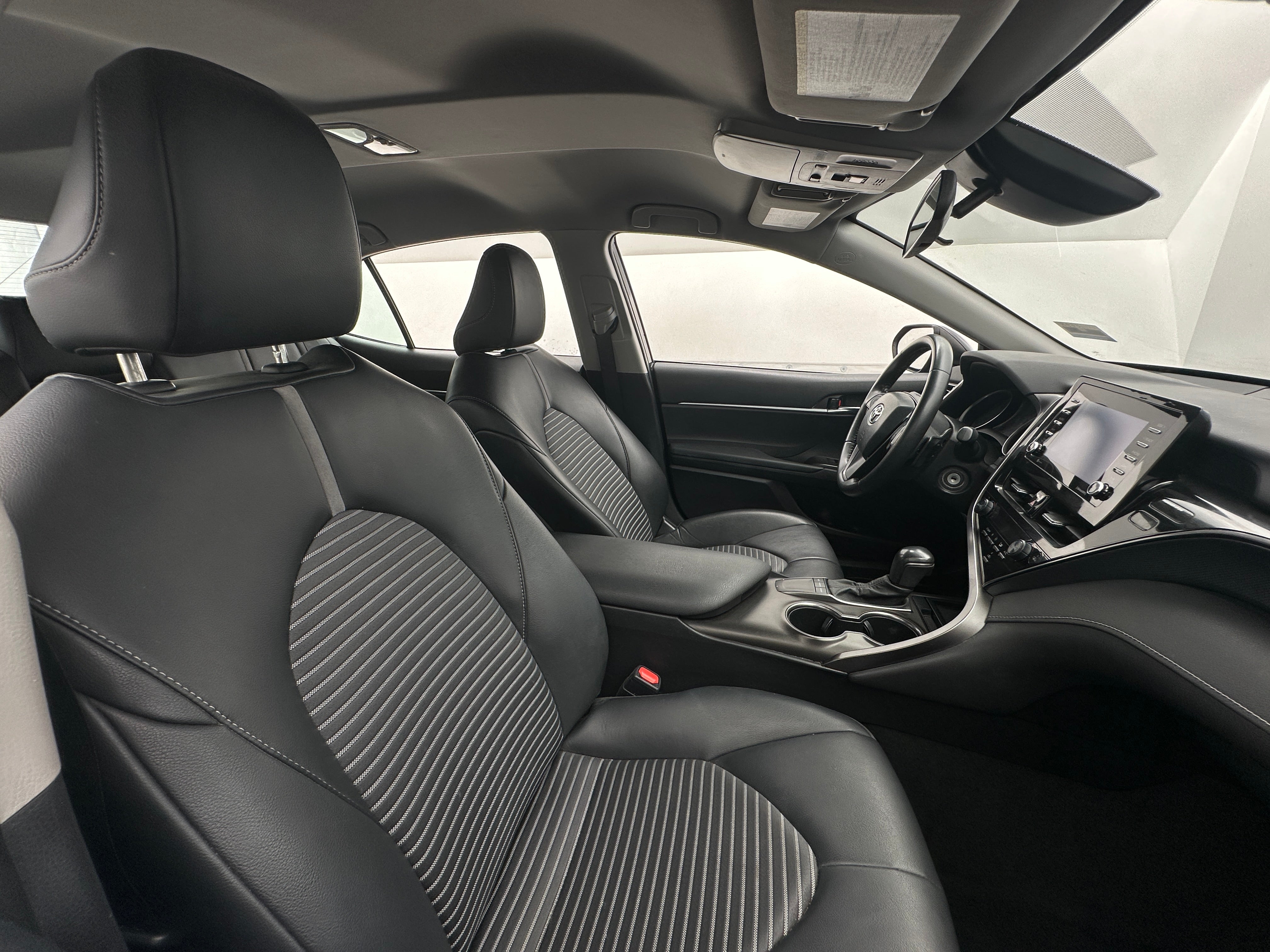 2023 Toyota Camry SE 2