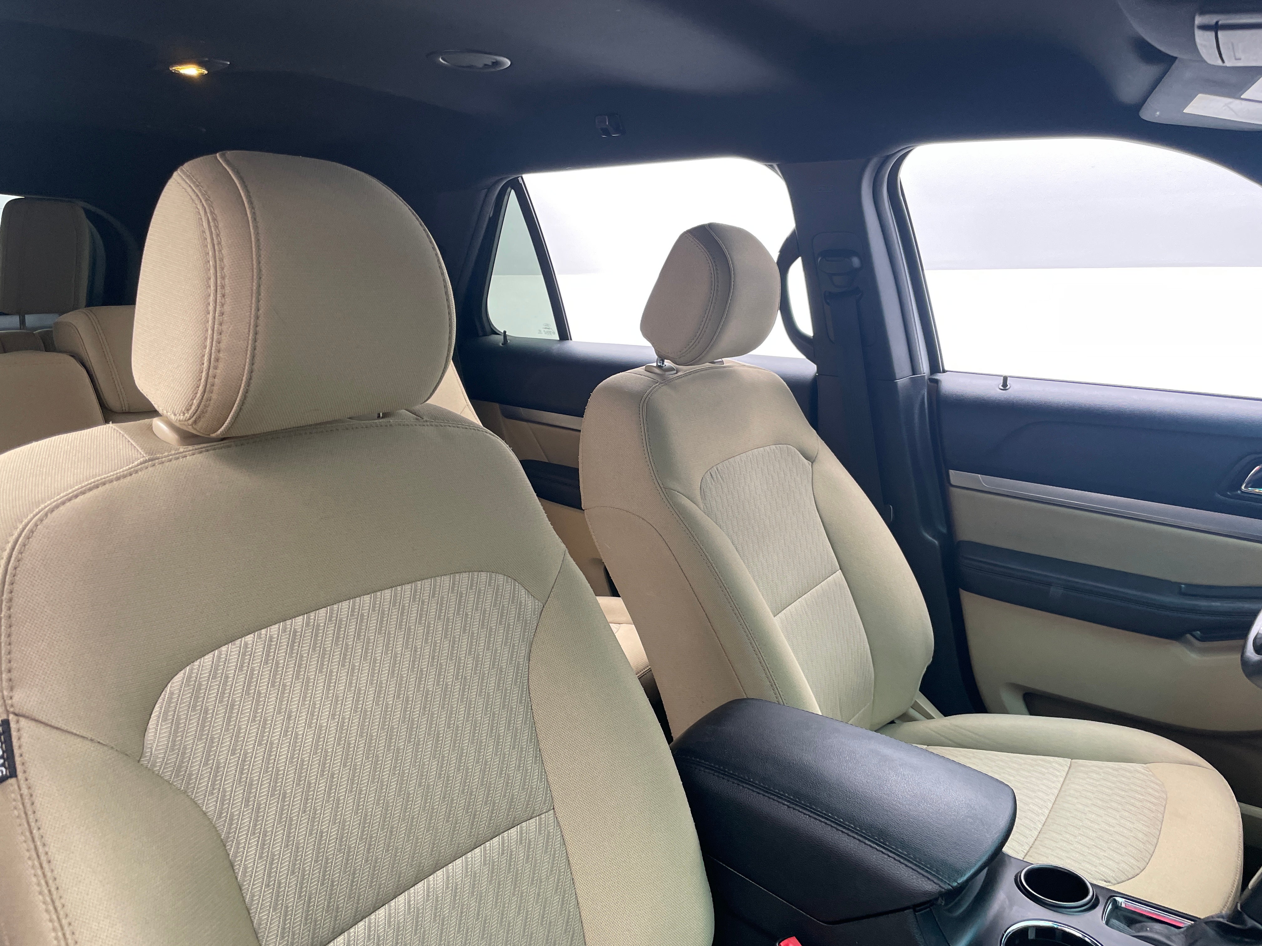 2016 Ford Explorer Base 2