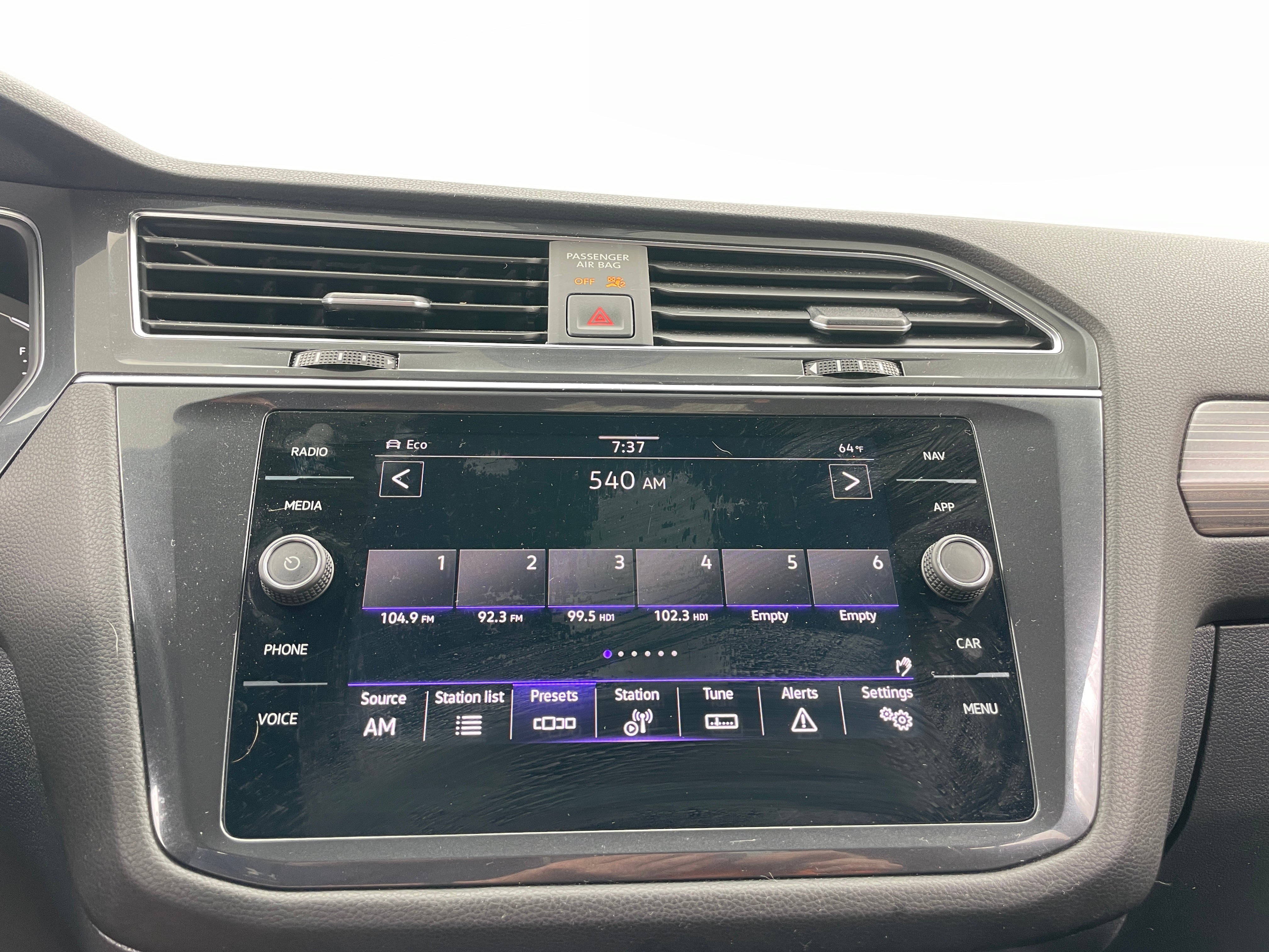 2023 Volkswagen Tiguan SE R-Line 3