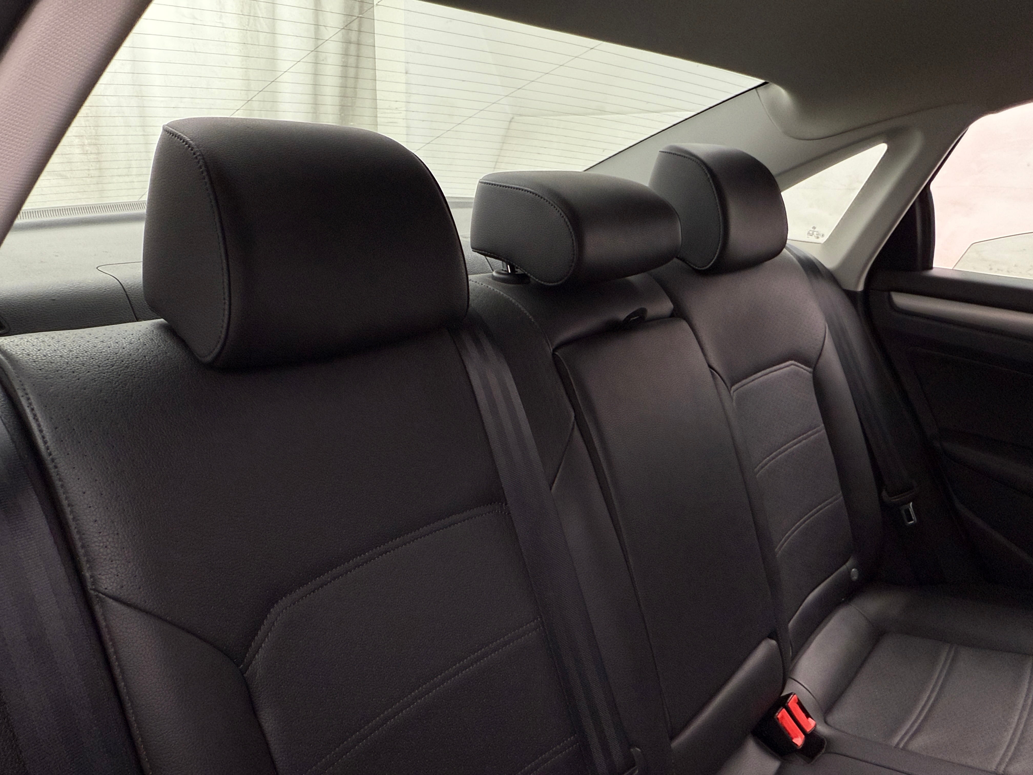 2014 Volkswagen Passat SE 5