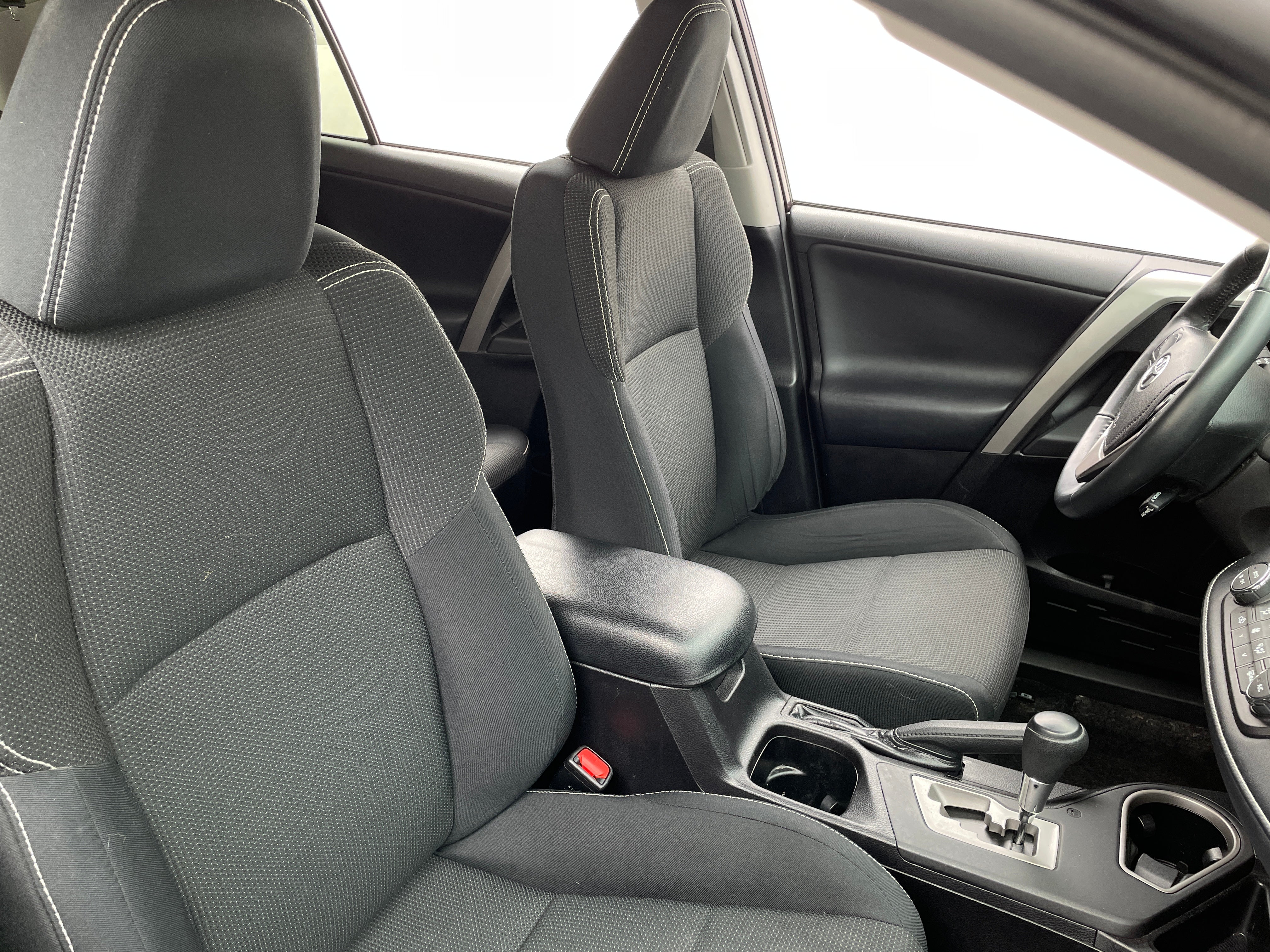 2016 Toyota RAV4 XLE 2