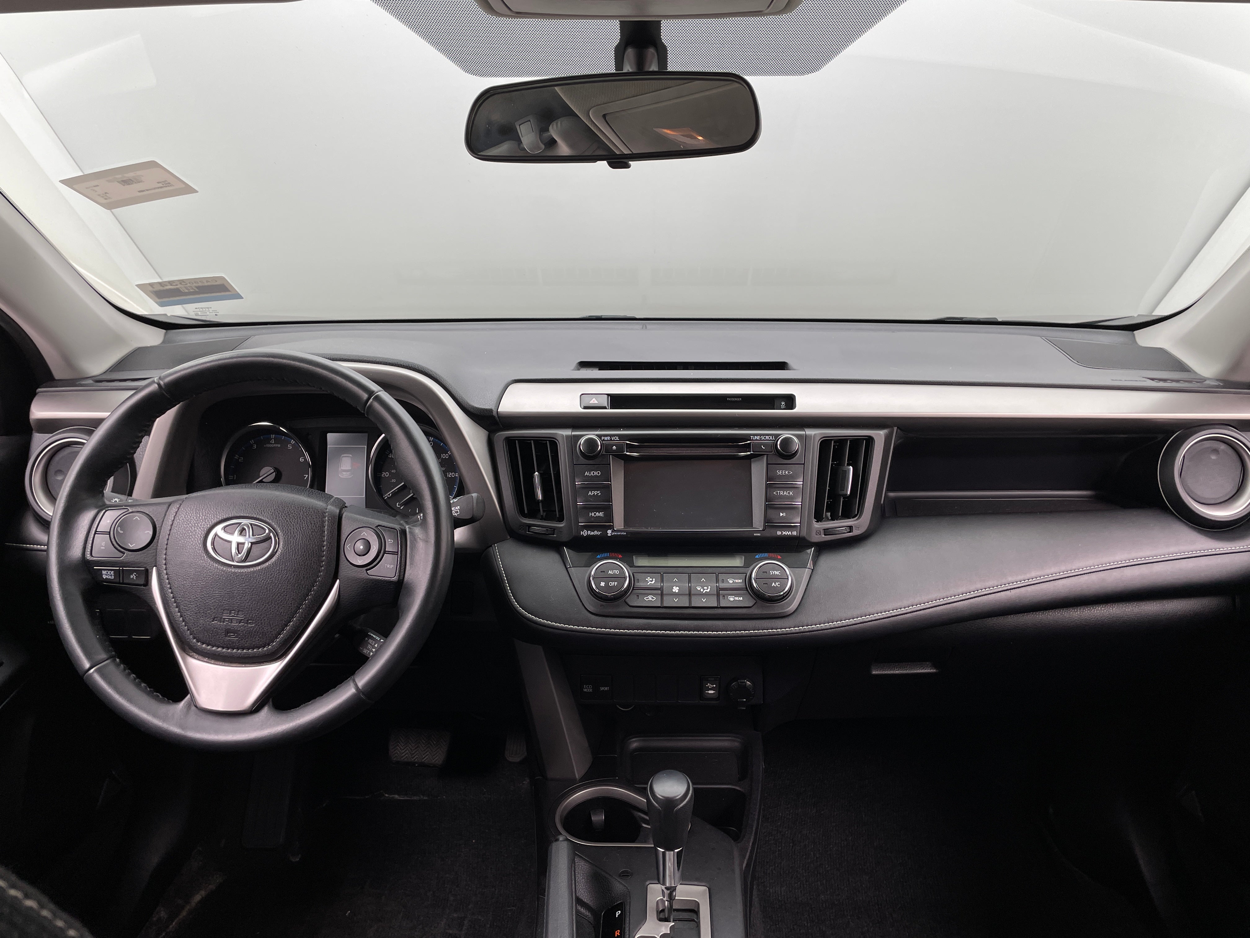 2016 Toyota RAV4 XLE 3