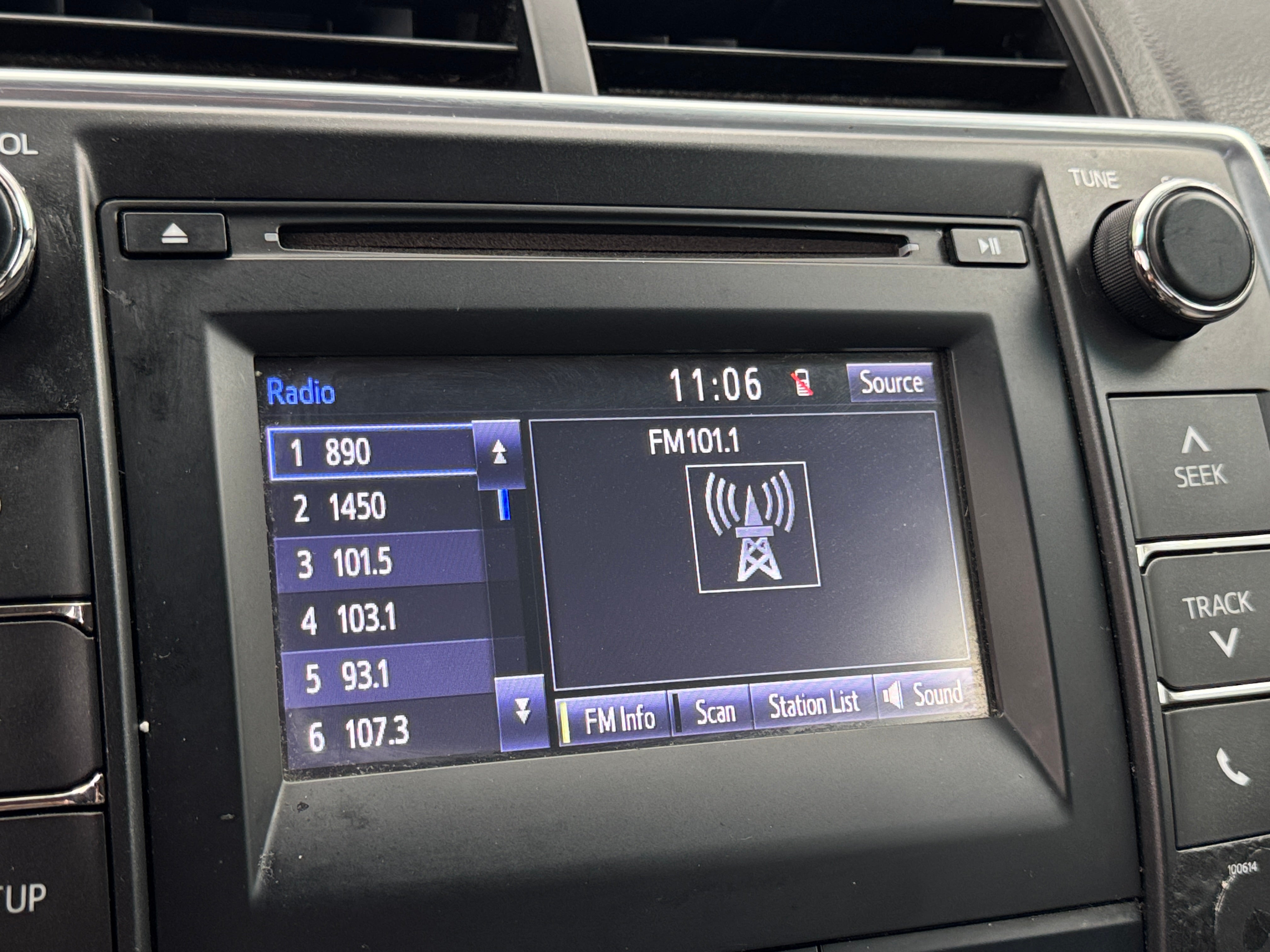 2016 Toyota Camry LE 4