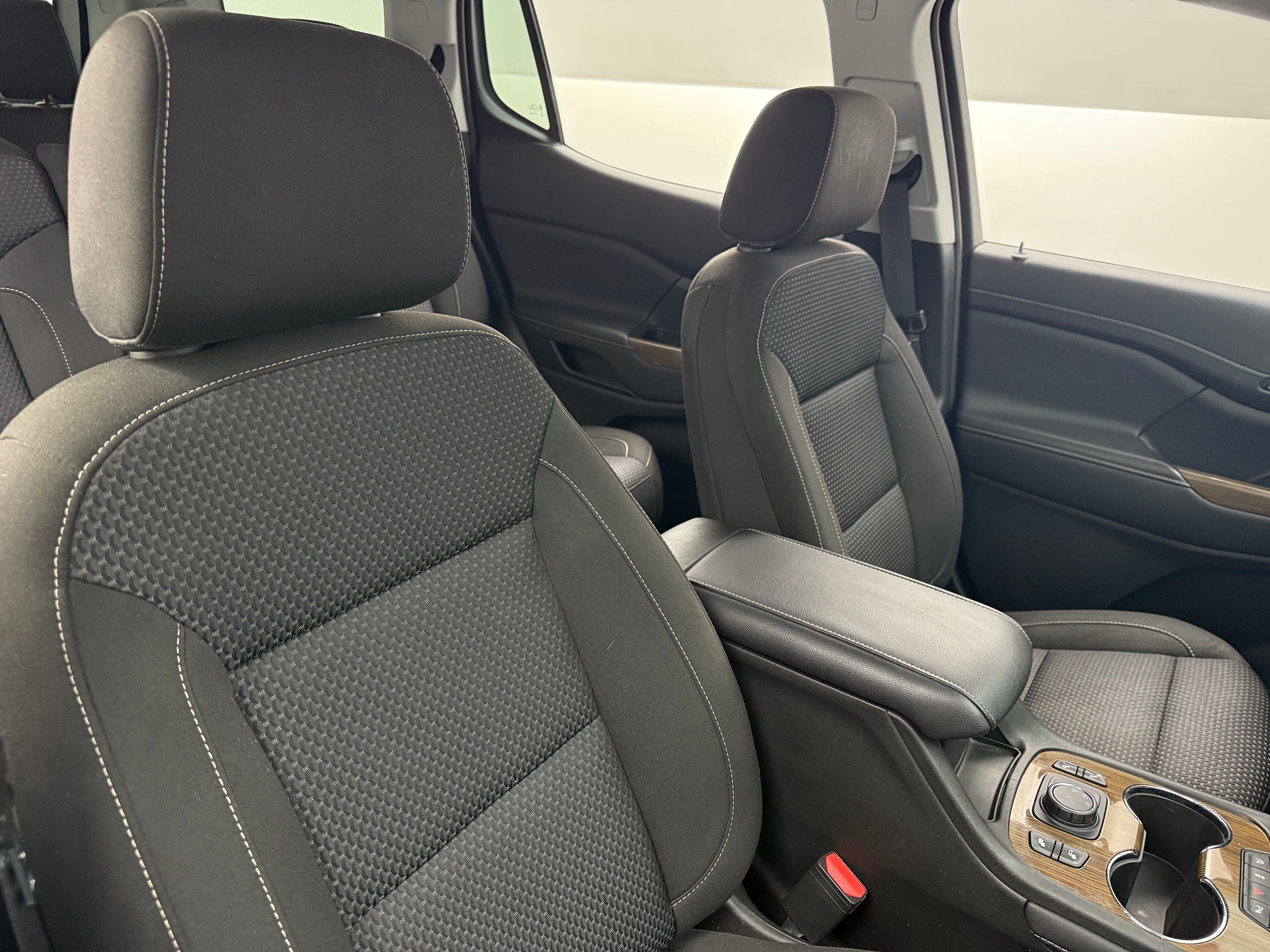 2023 GMC Acadia SLE 2