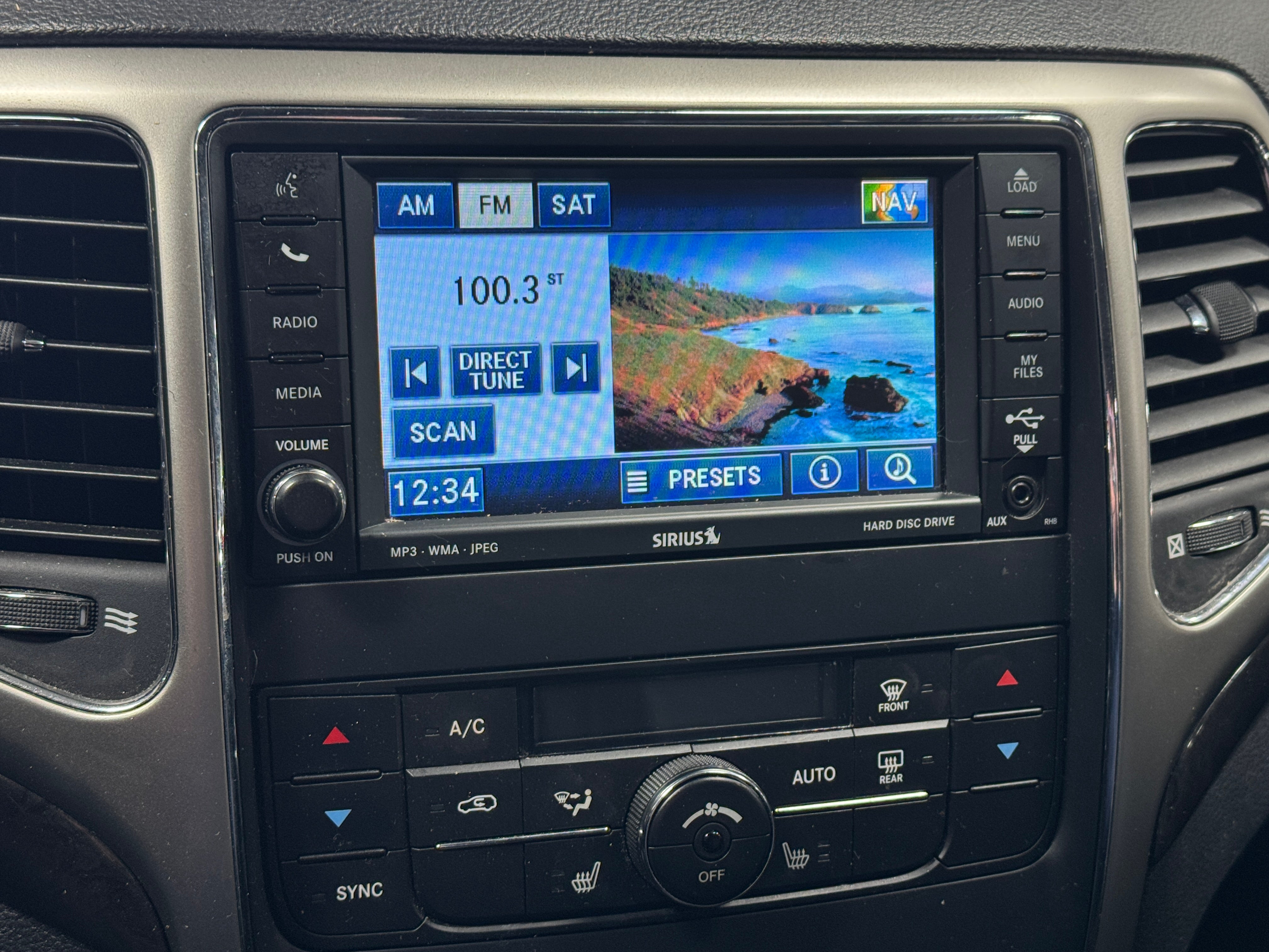 2011 Jeep Grand Cherokee Laredo 3