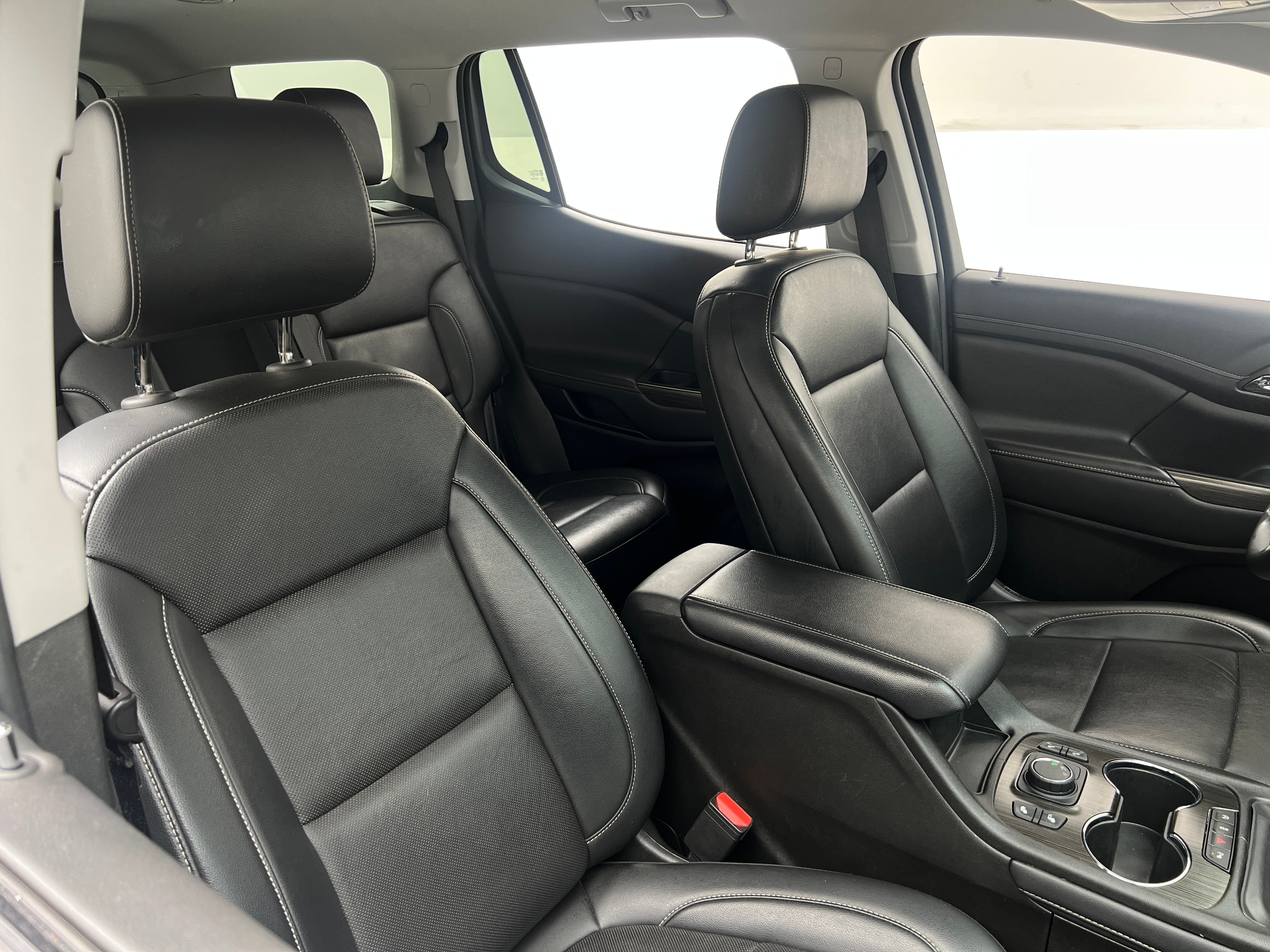 2023 GMC Acadia SLT 2