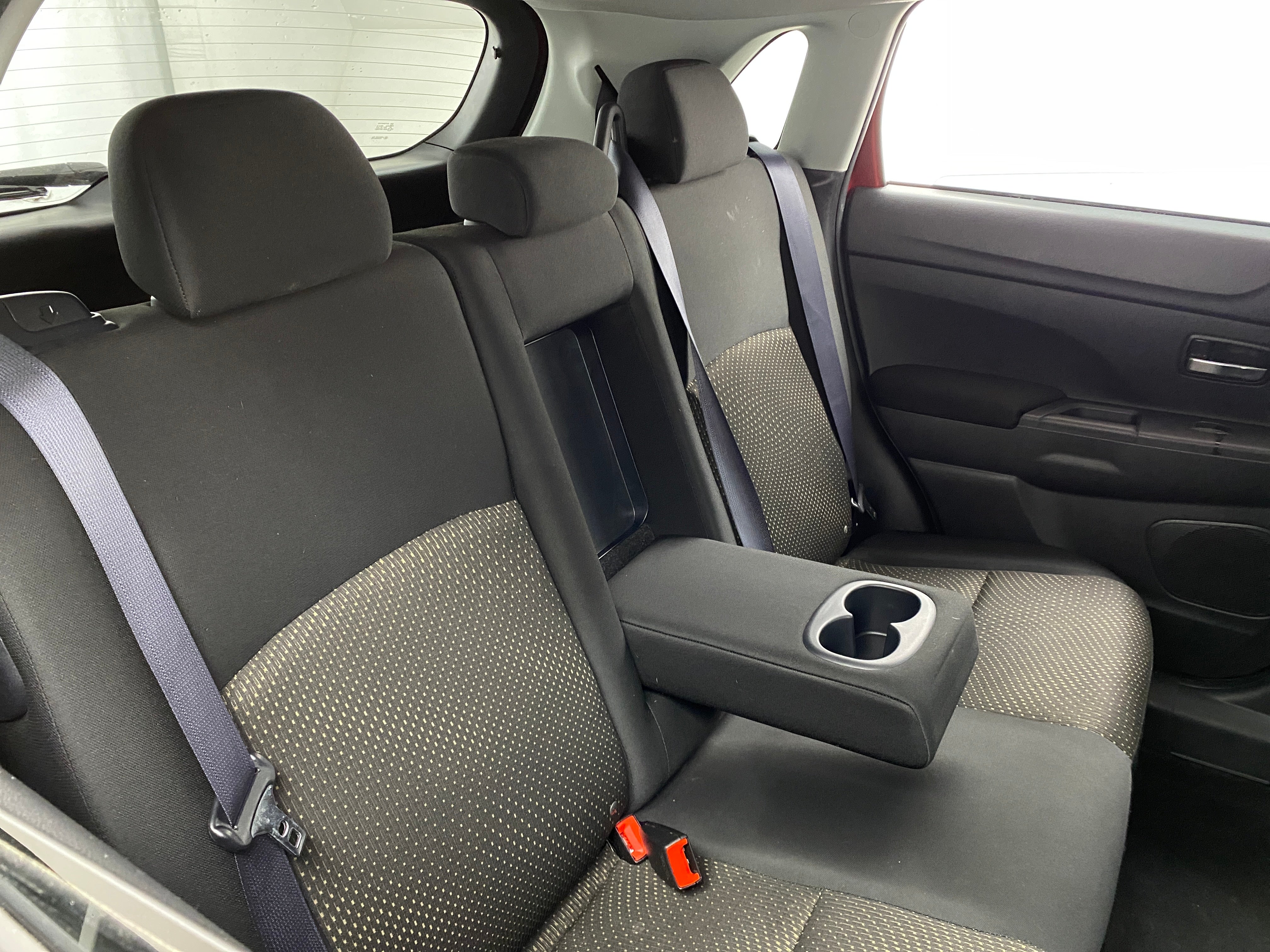 2016 Mitsubishi Outlander Sport ES 6