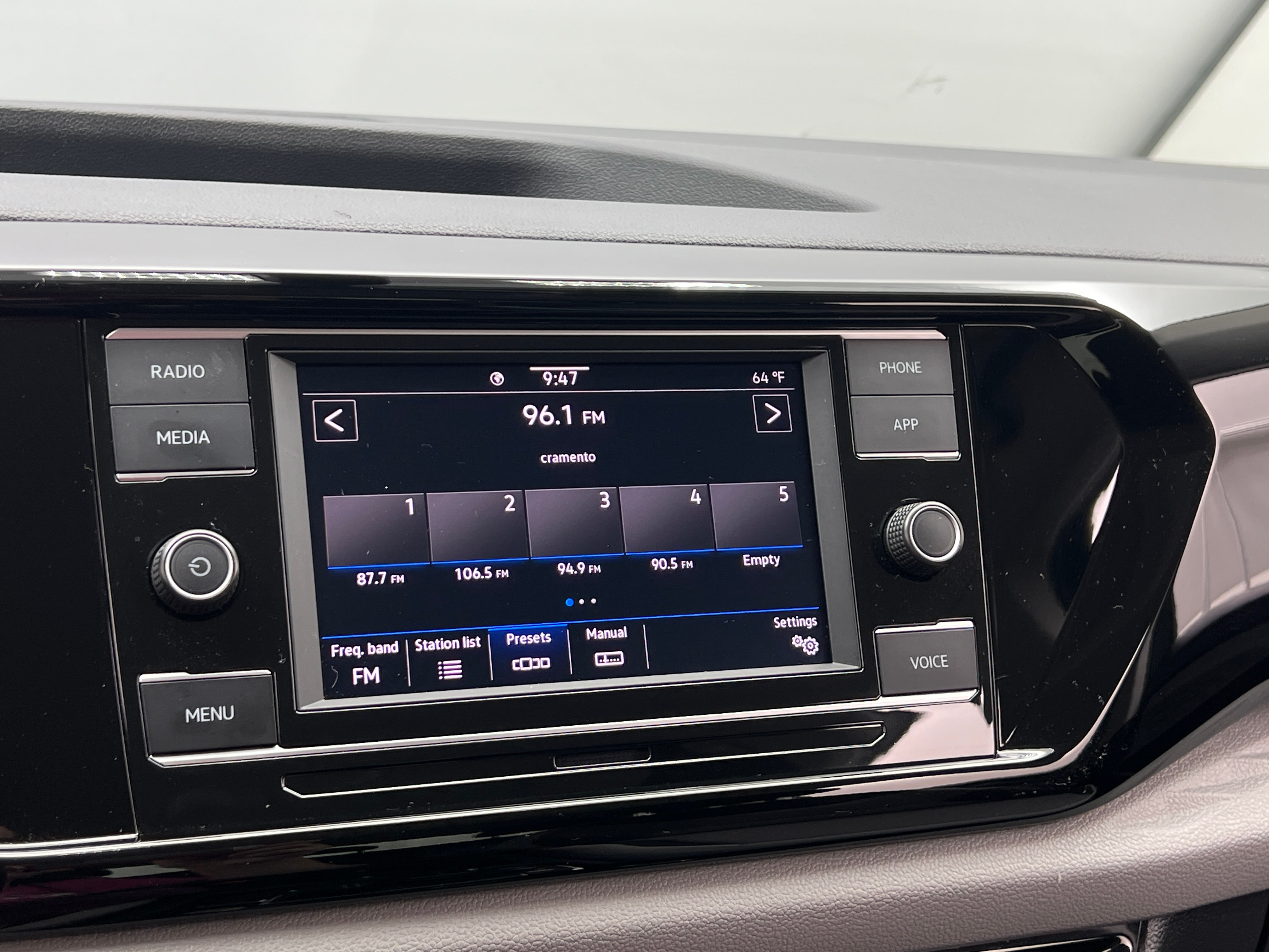 2023 Volkswagen Taos S 4