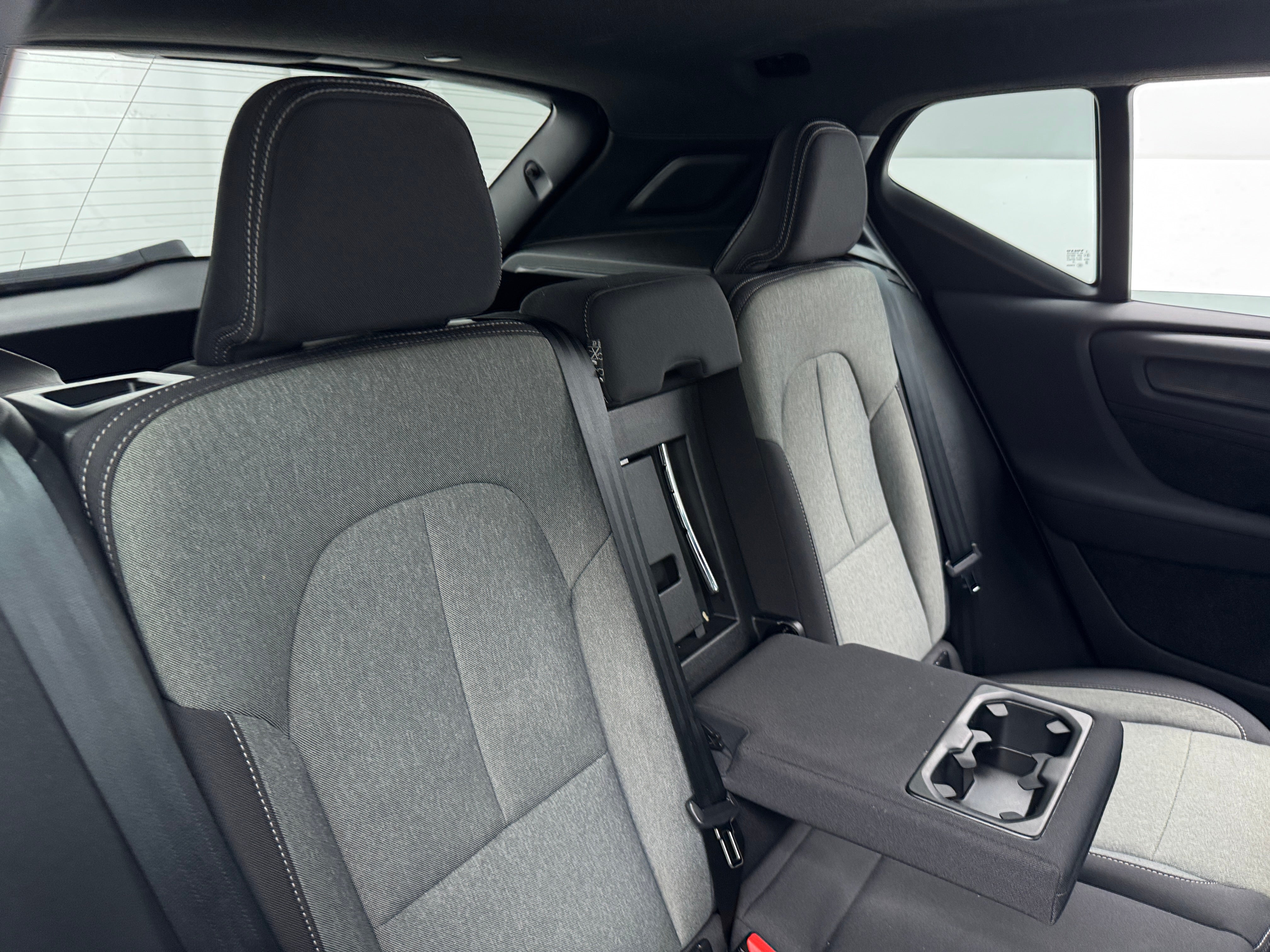 2024 Volvo XC40 B5 Core 6
