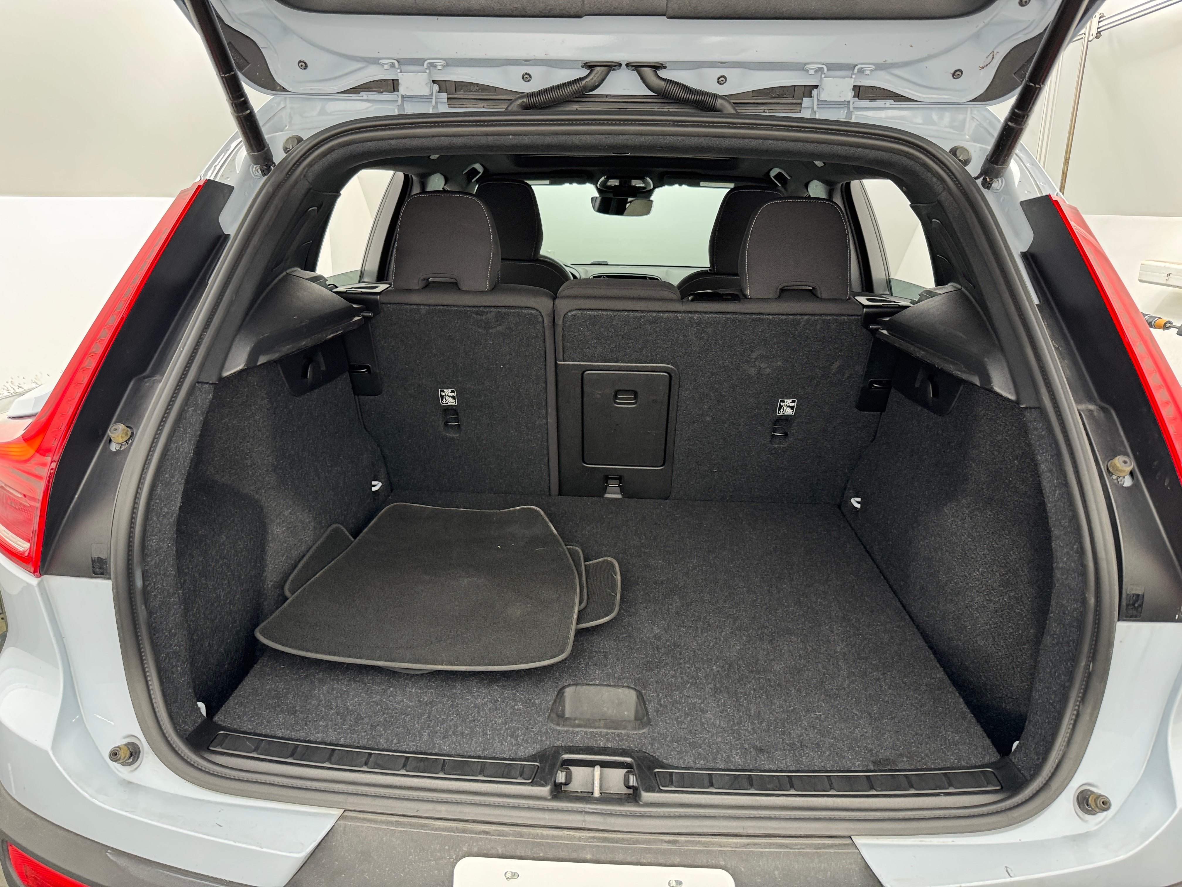 2024 Volvo XC40 B5 Core 7