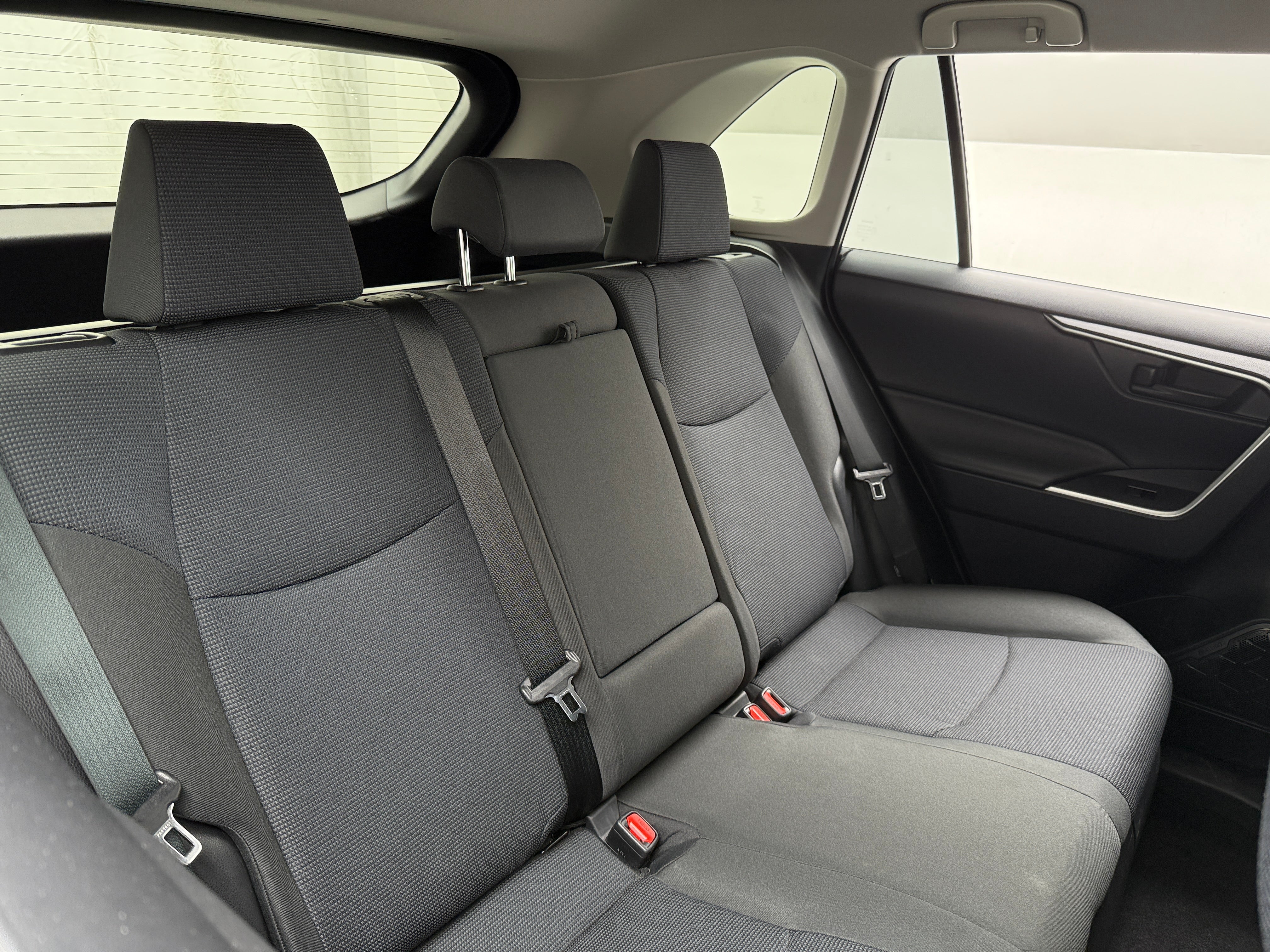 2023 Toyota RAV4 LE 6