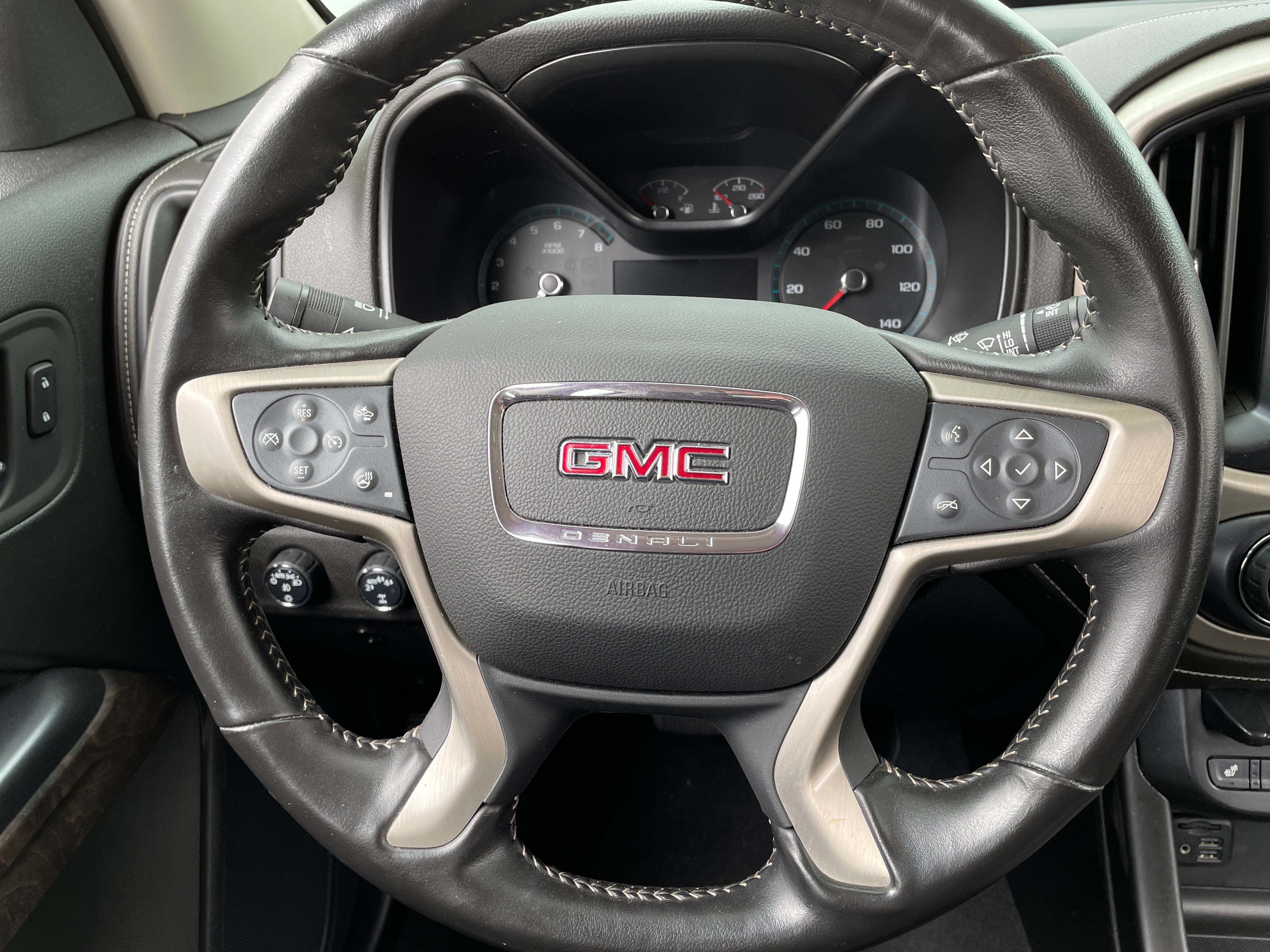 2022 GMC Canyon Denali 4