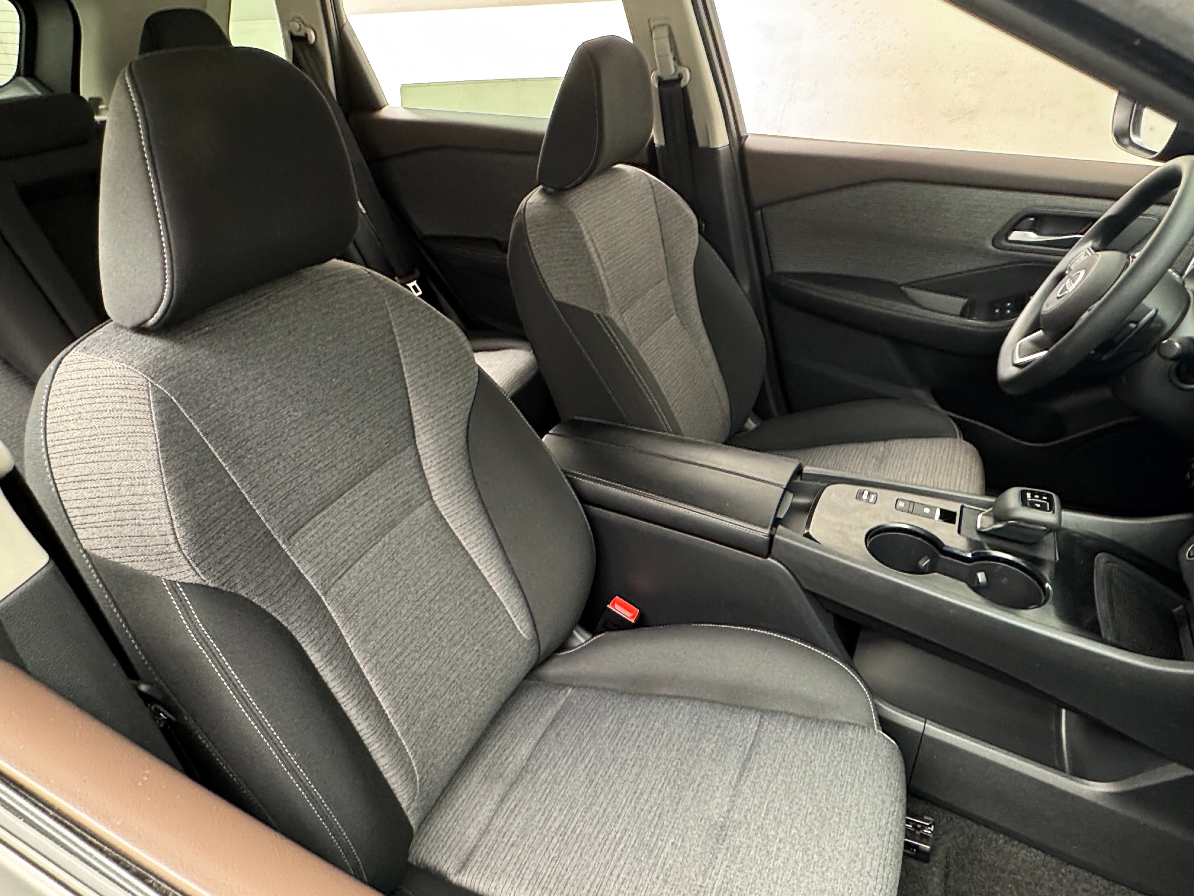 2023 Nissan Rogue SV 2