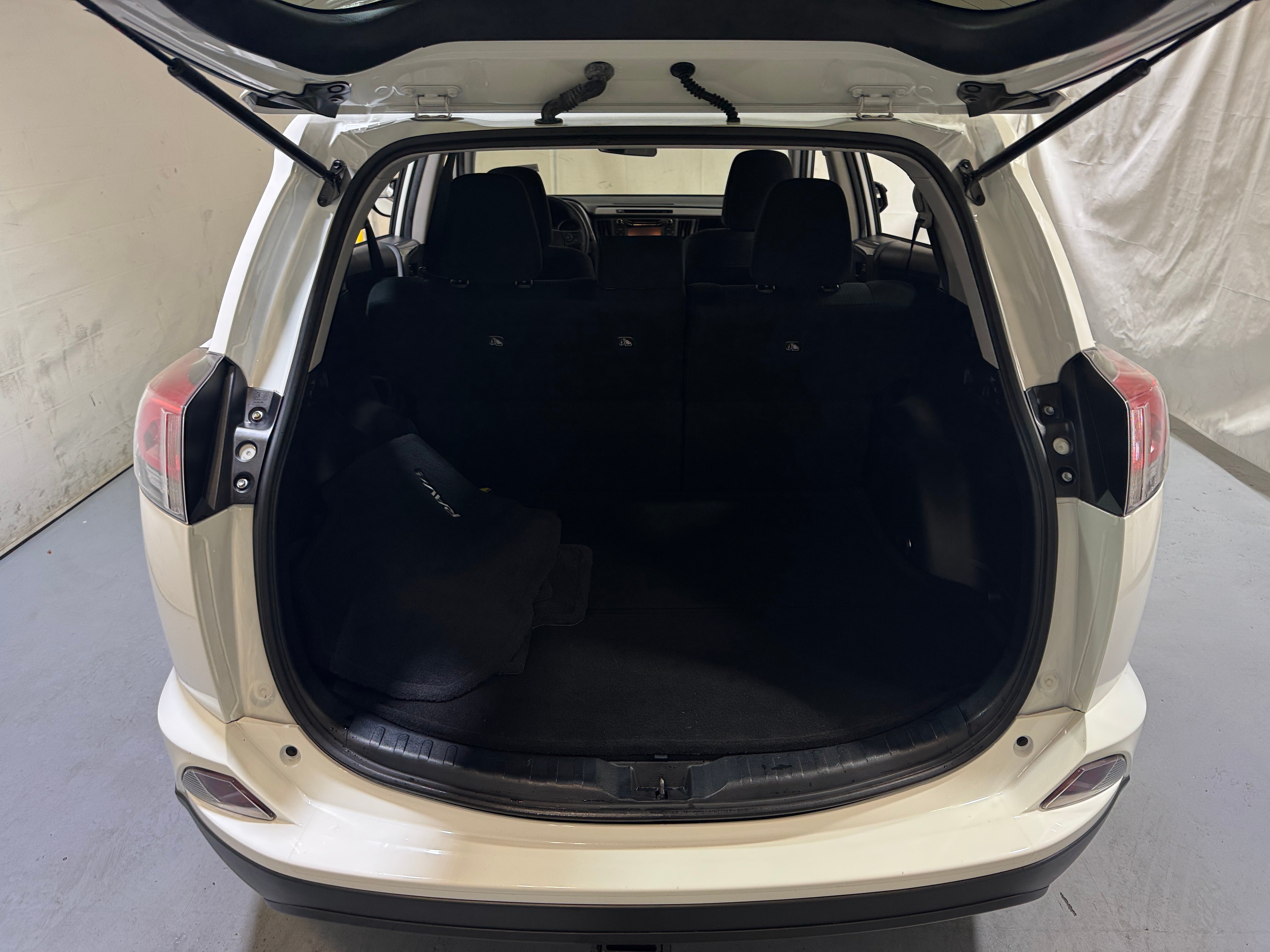 2018 Toyota RAV4 LE 7