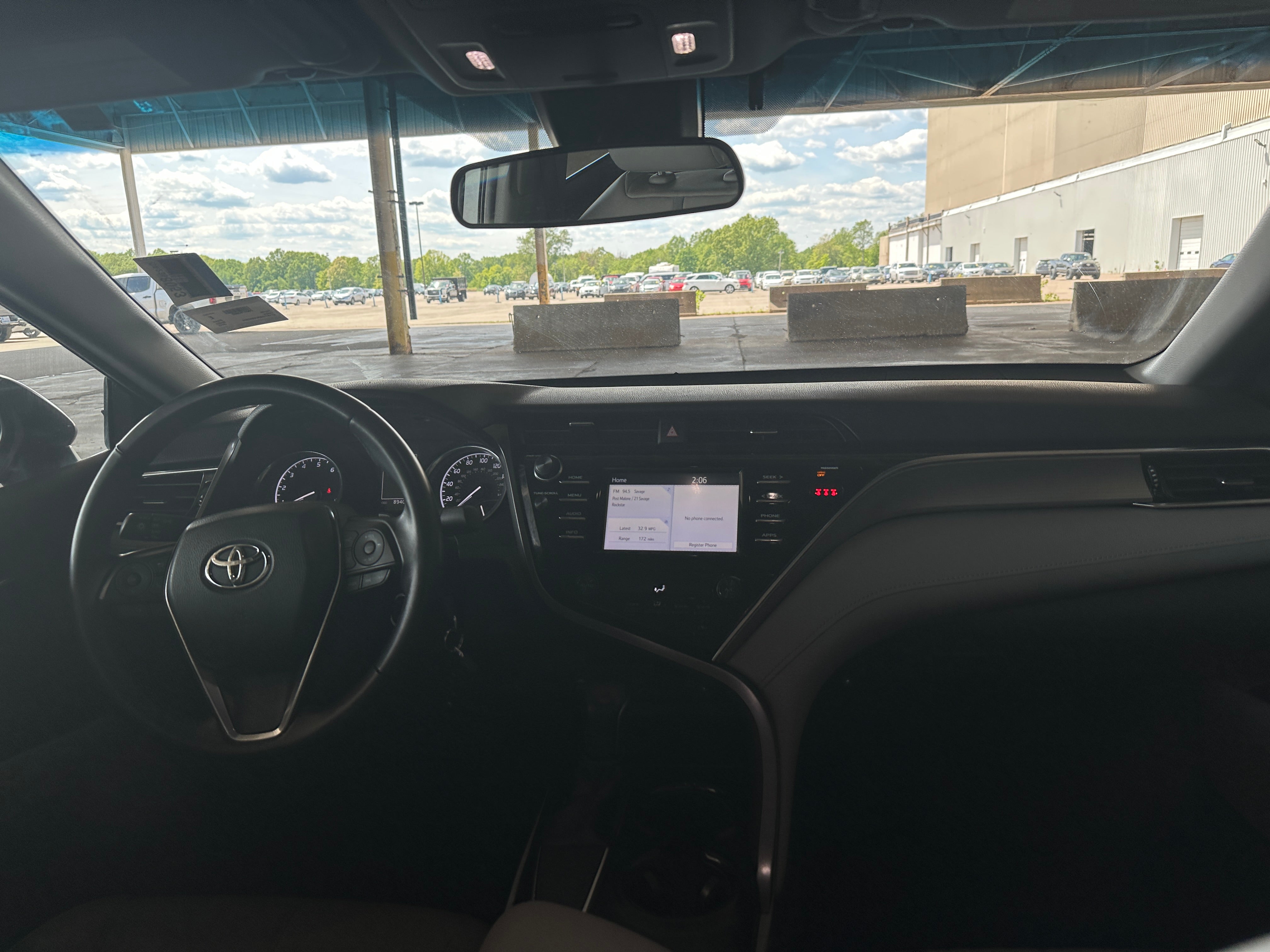 2018 Toyota Camry SE 2
