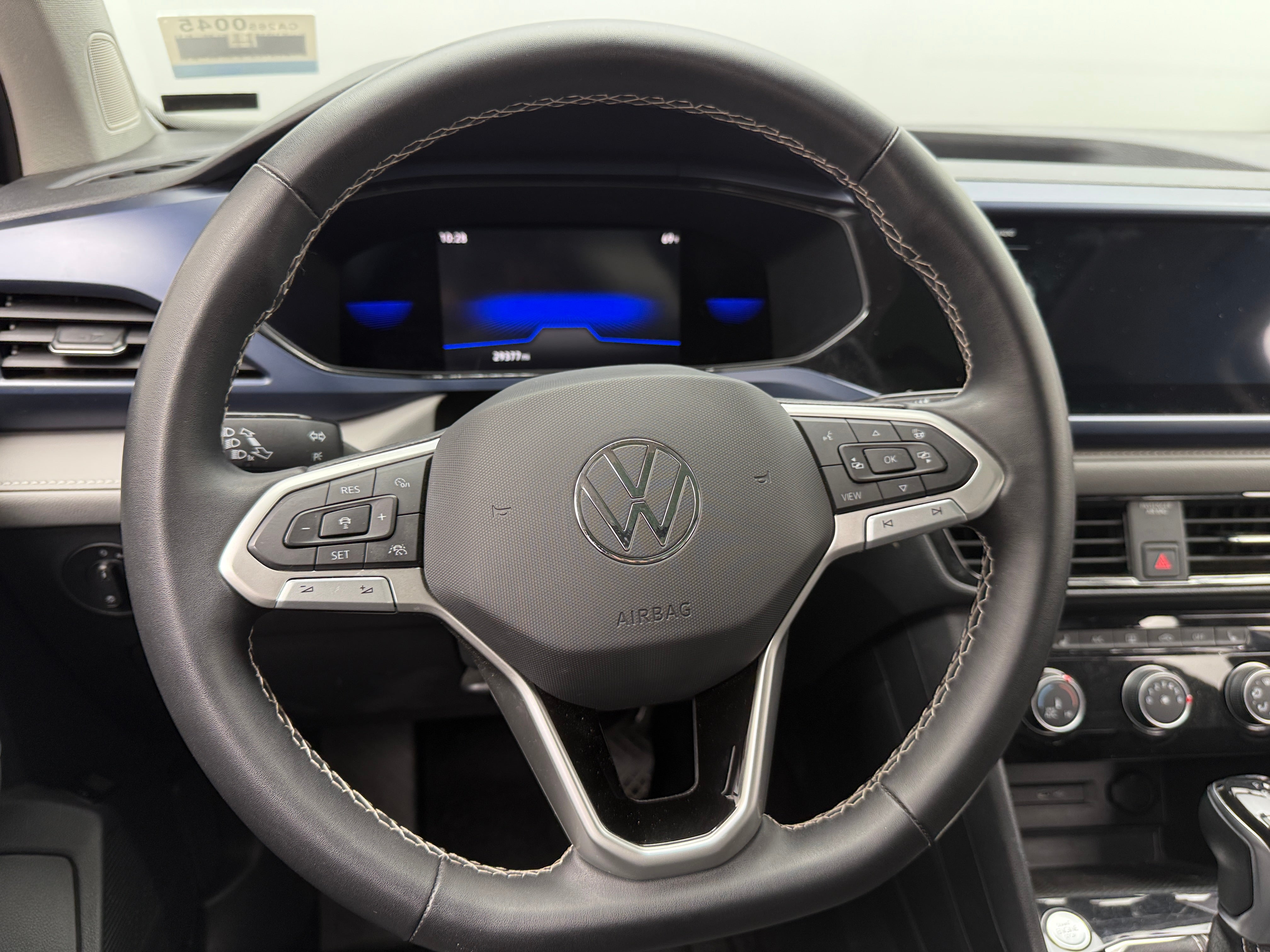 2023 Volkswagen Taos SE 4