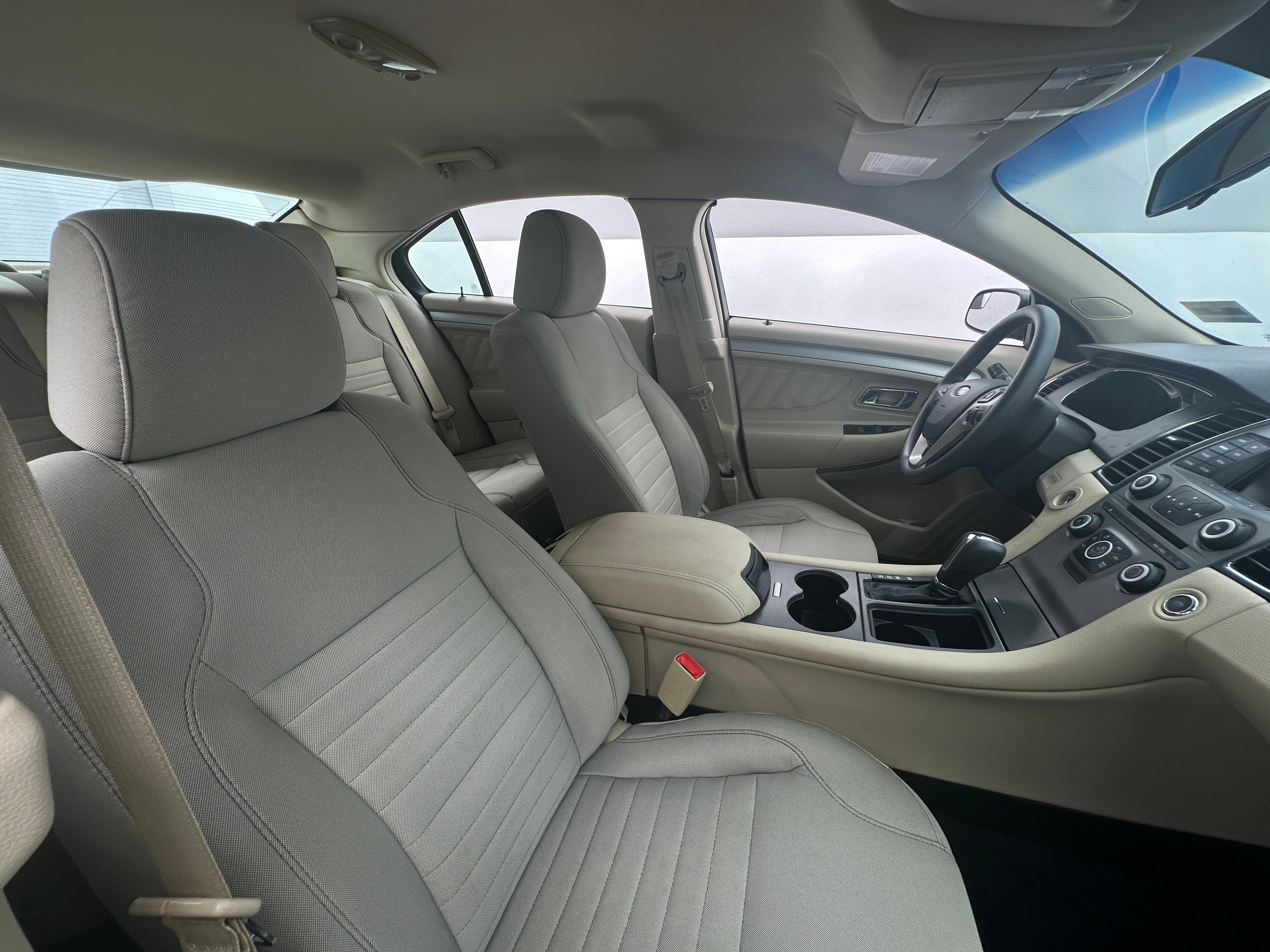 2018 Ford Taurus SE 2