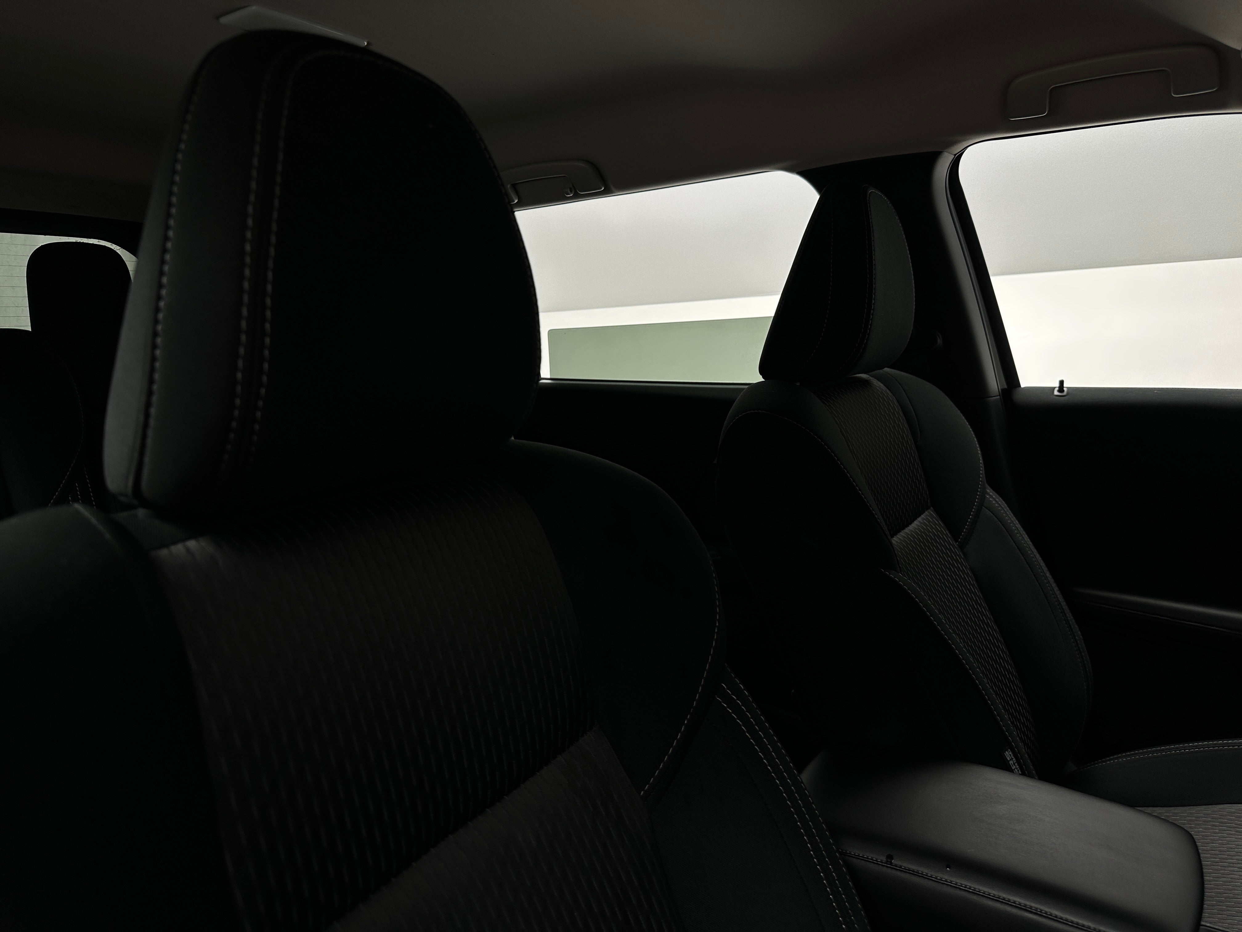 2024 Mitsubishi Outlander ES 2