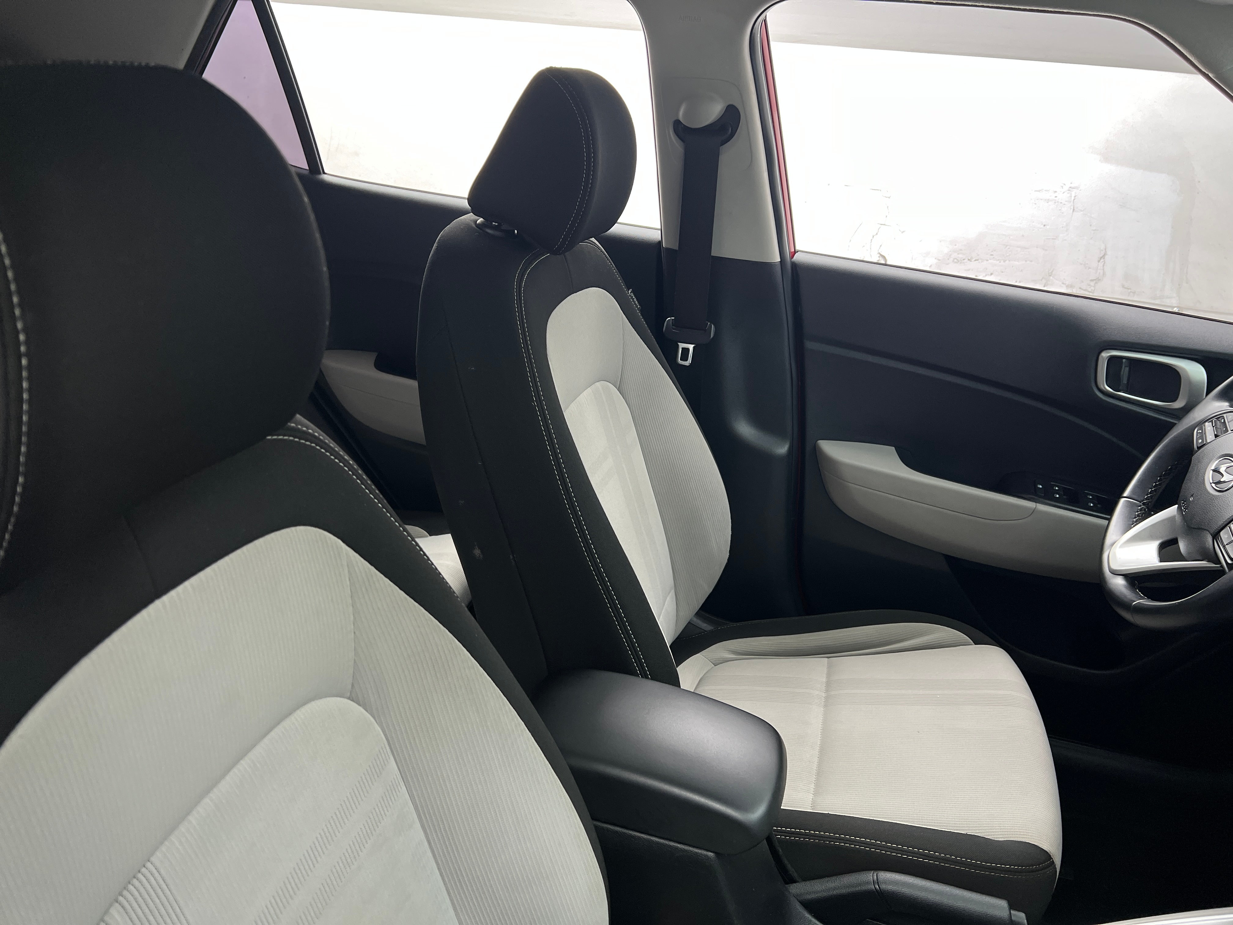 2022 Hyundai Venue SEL 2