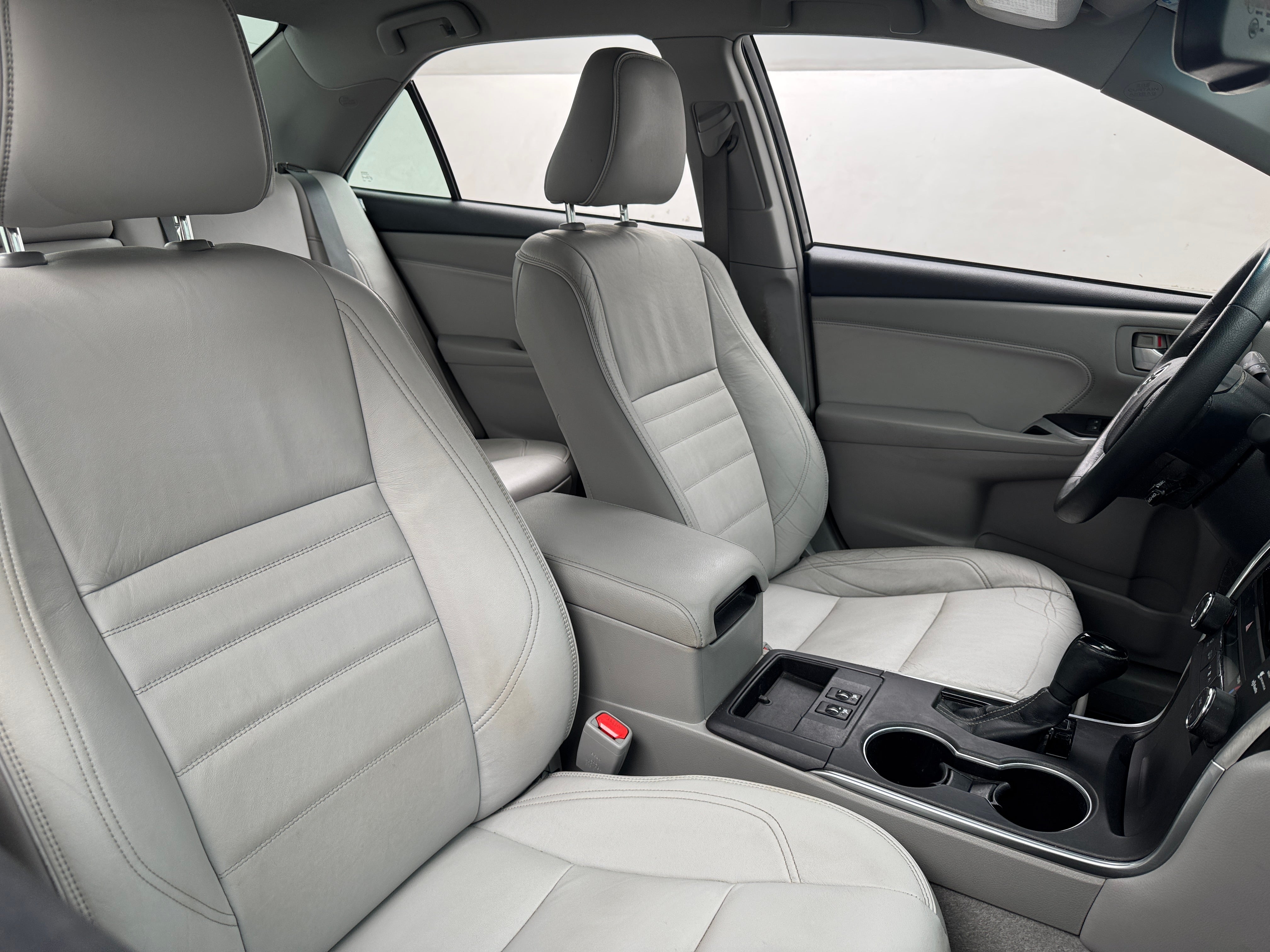 2015 Toyota Camry LE 2