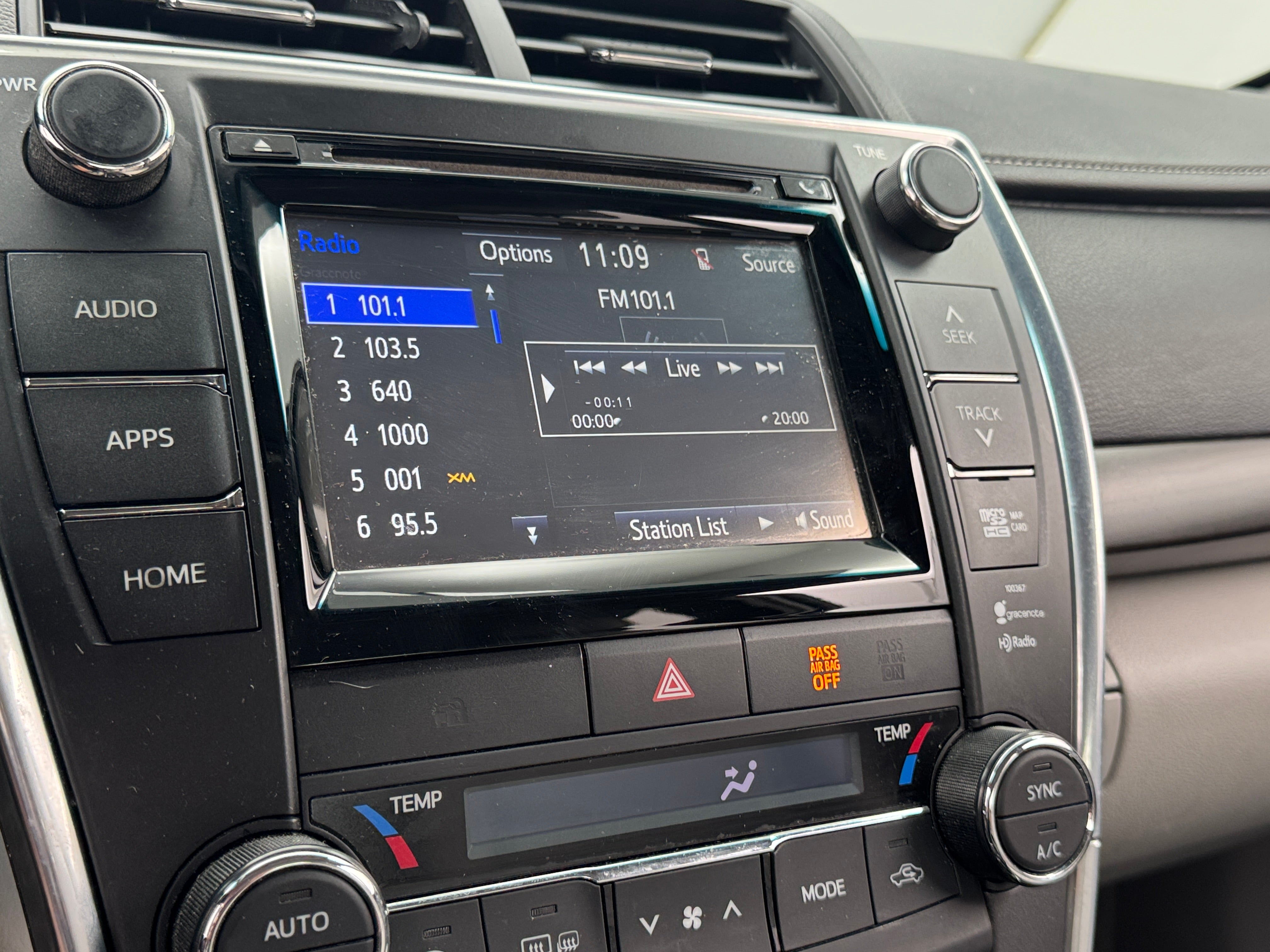 2015 Toyota Camry LE 4