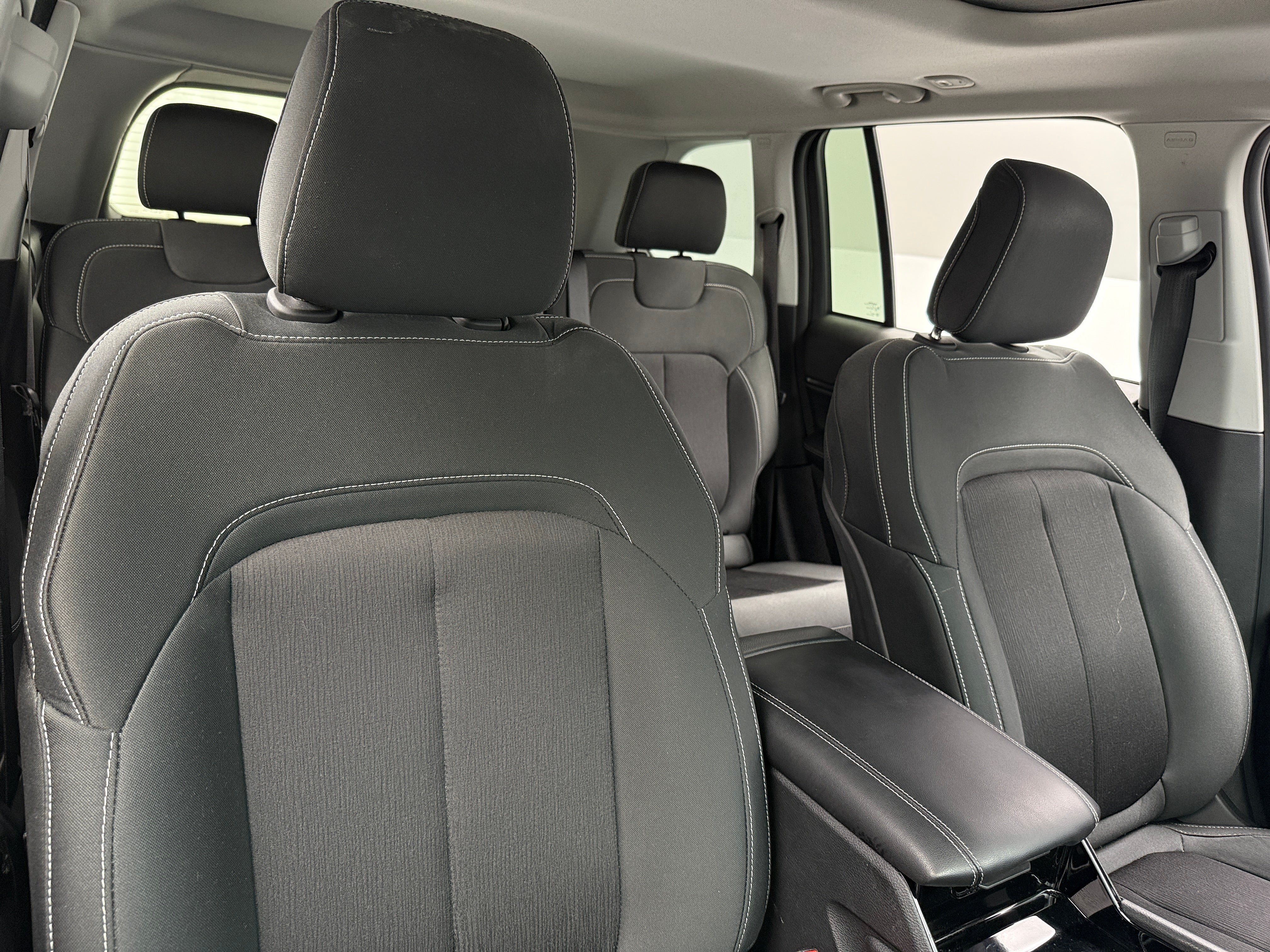 2023 Jeep Grand Cherokee Laredo 2