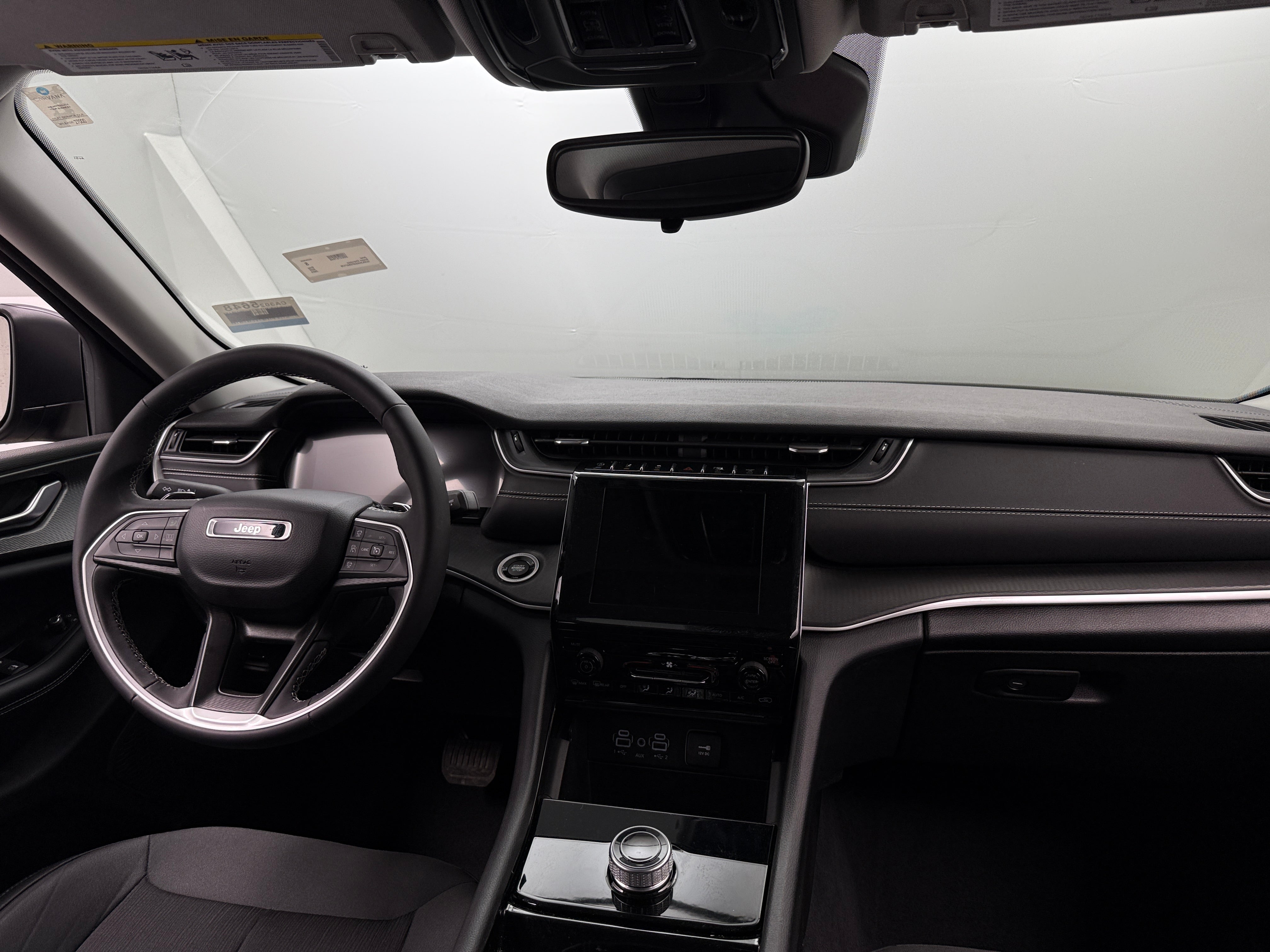2023 Jeep Grand Cherokee Laredo 3