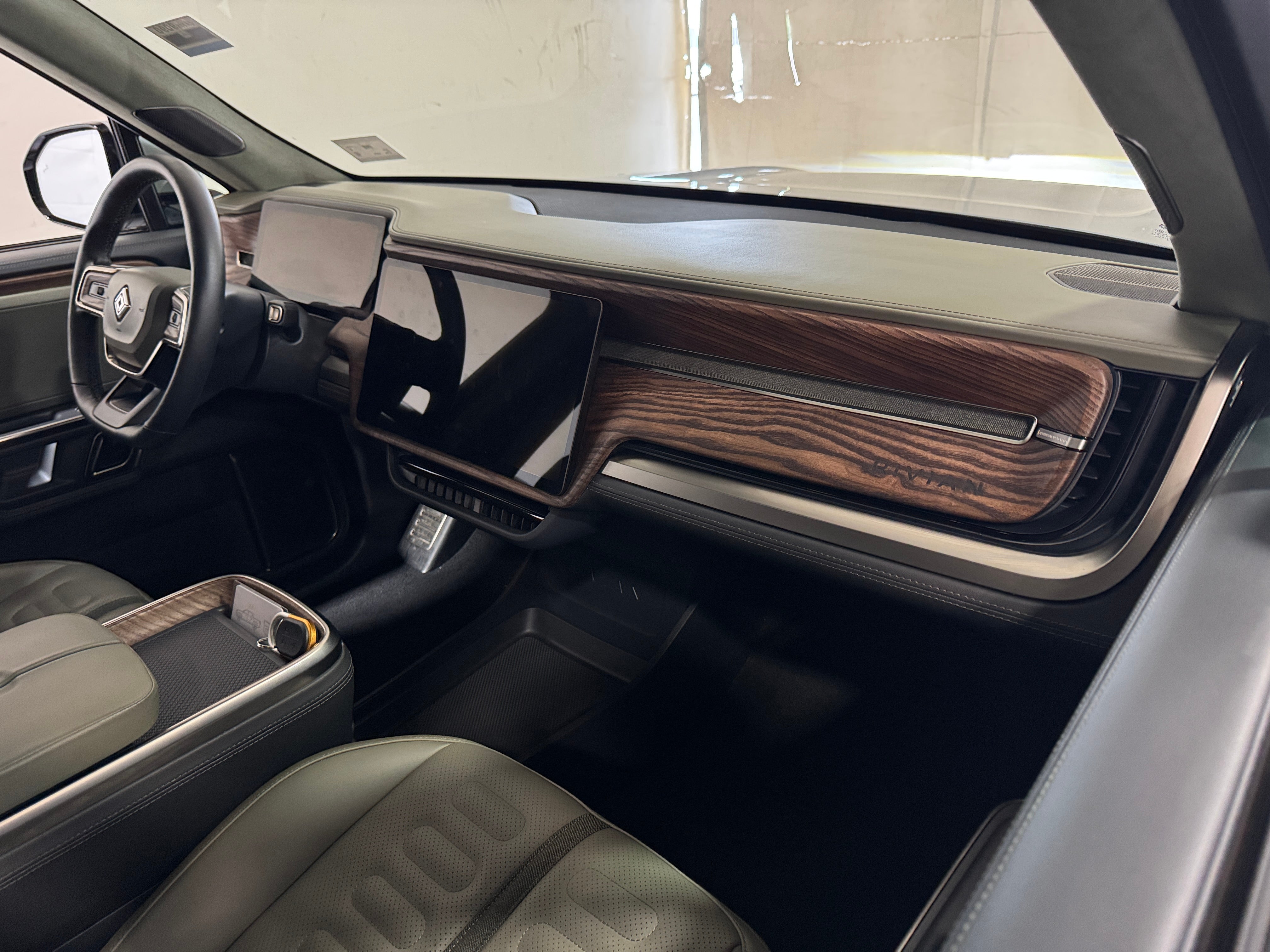 2023 Rivian R1T Adventure 2