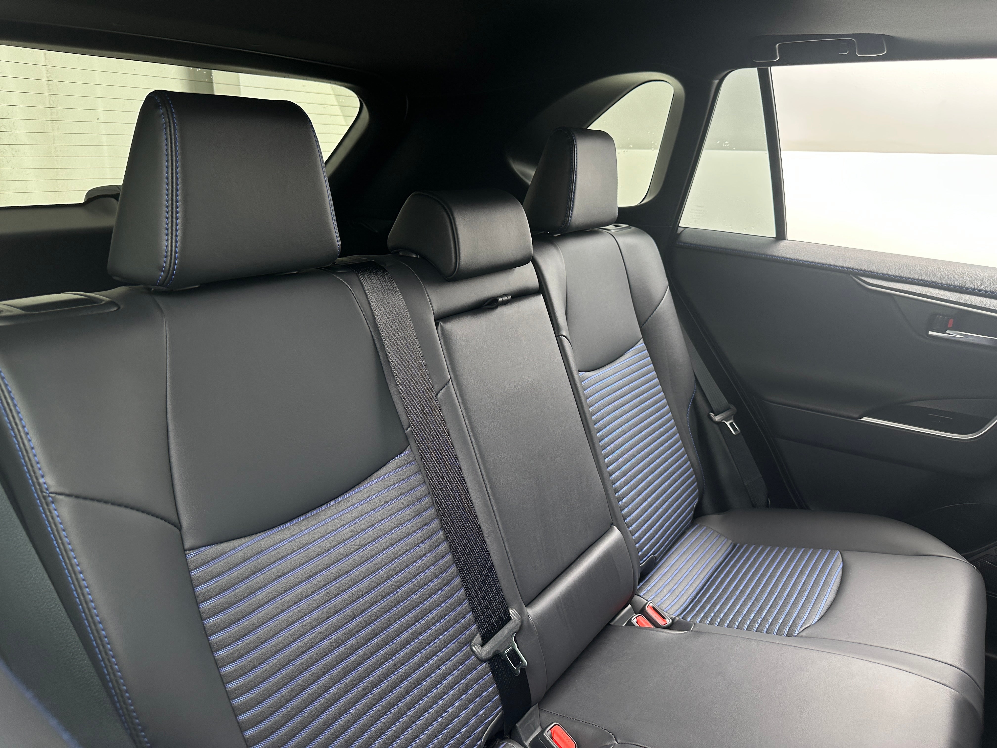 2025 Toyota RAV4 XSE 5