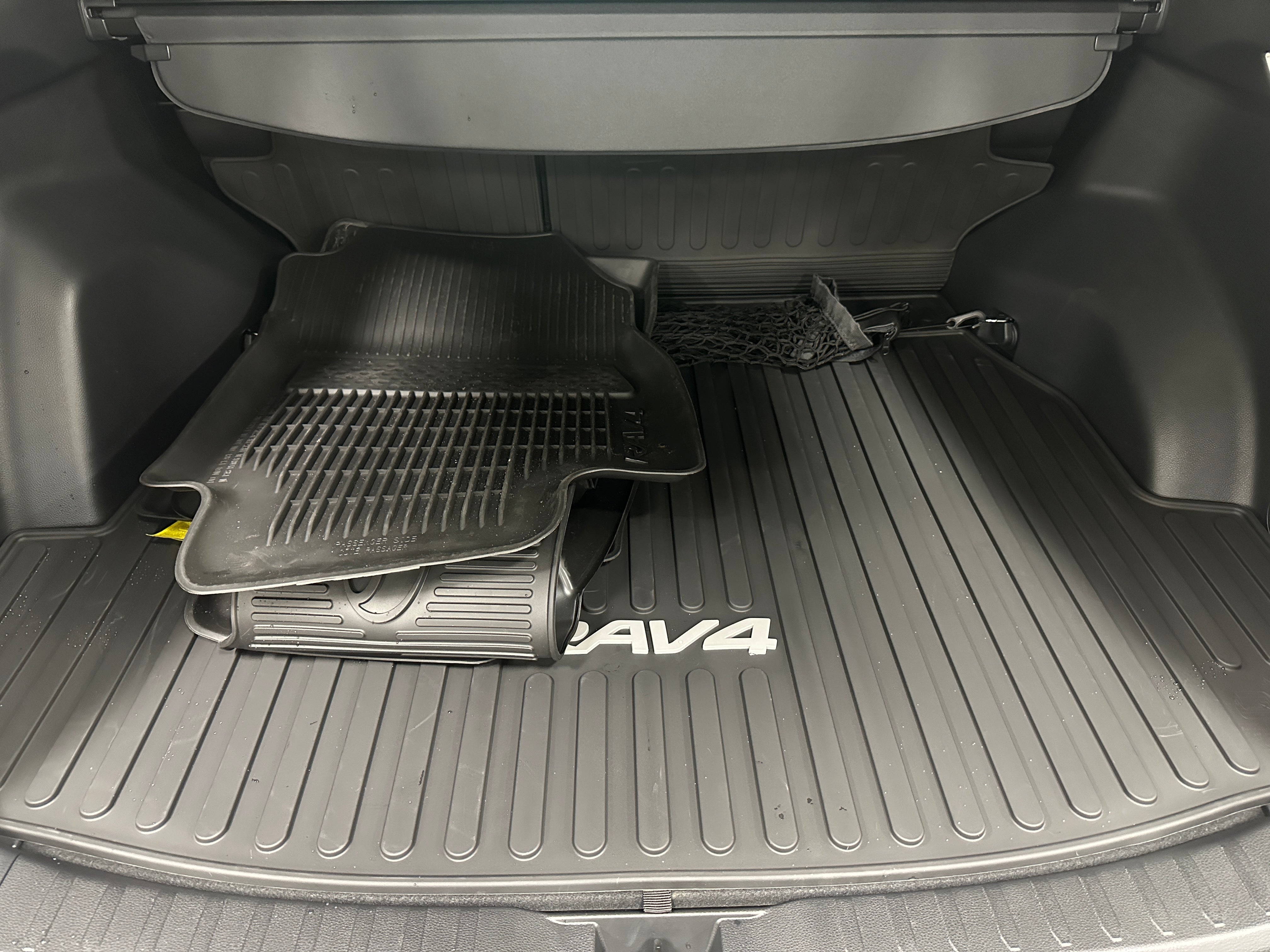 2025 Toyota RAV4 XSE 6
