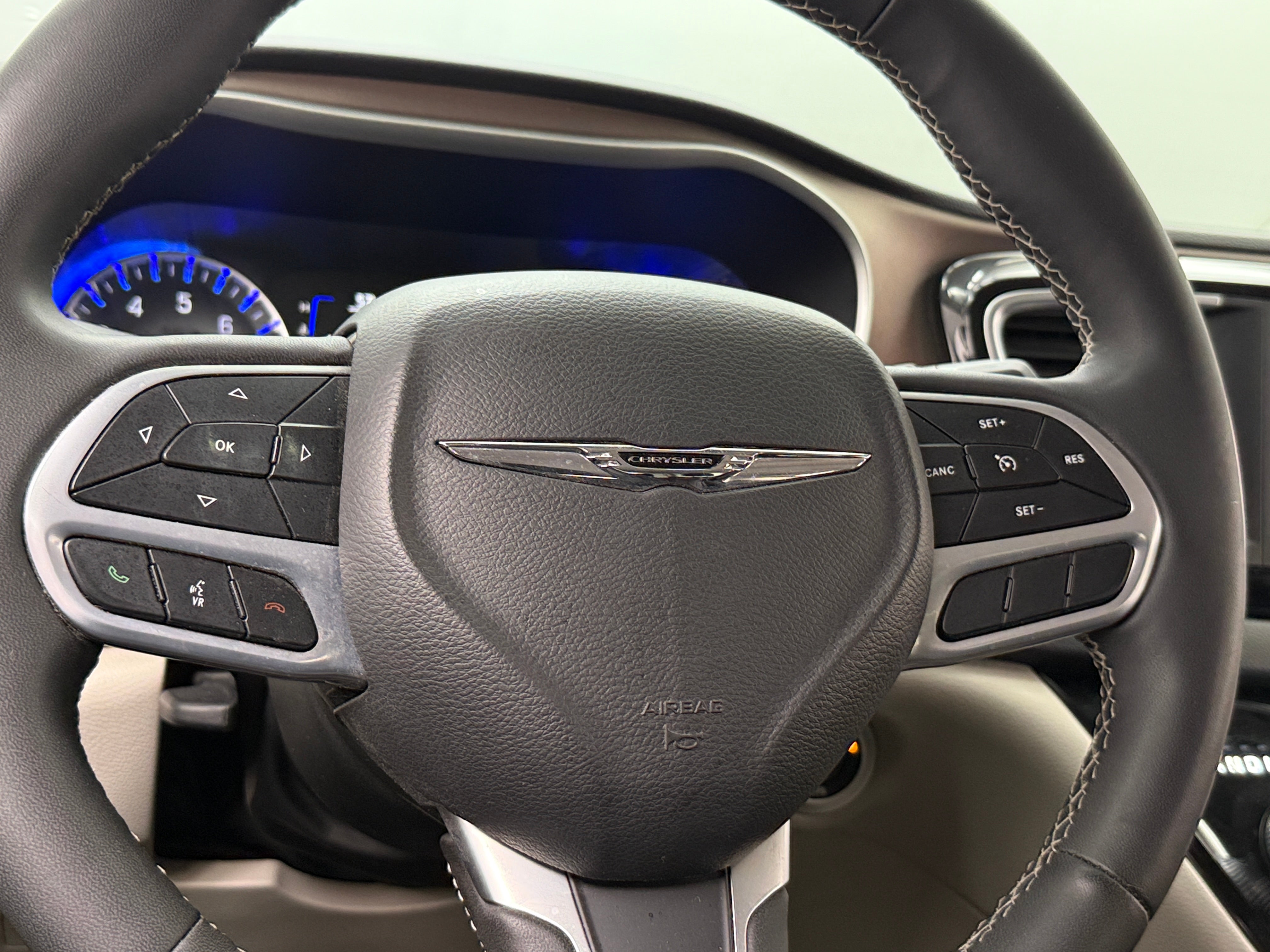 2023 Chrysler Voyager LX 5