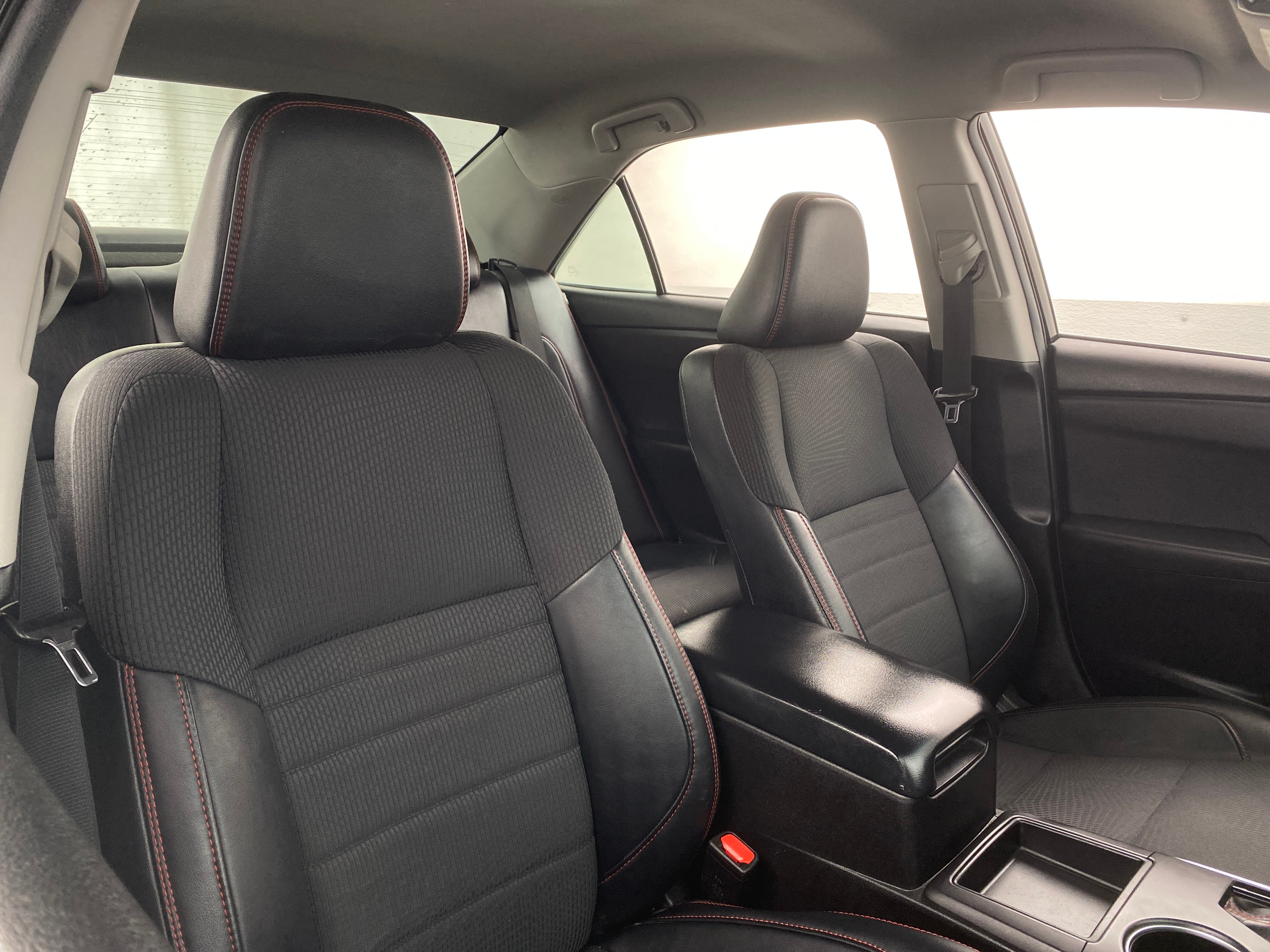 2017 Toyota Camry SE 2