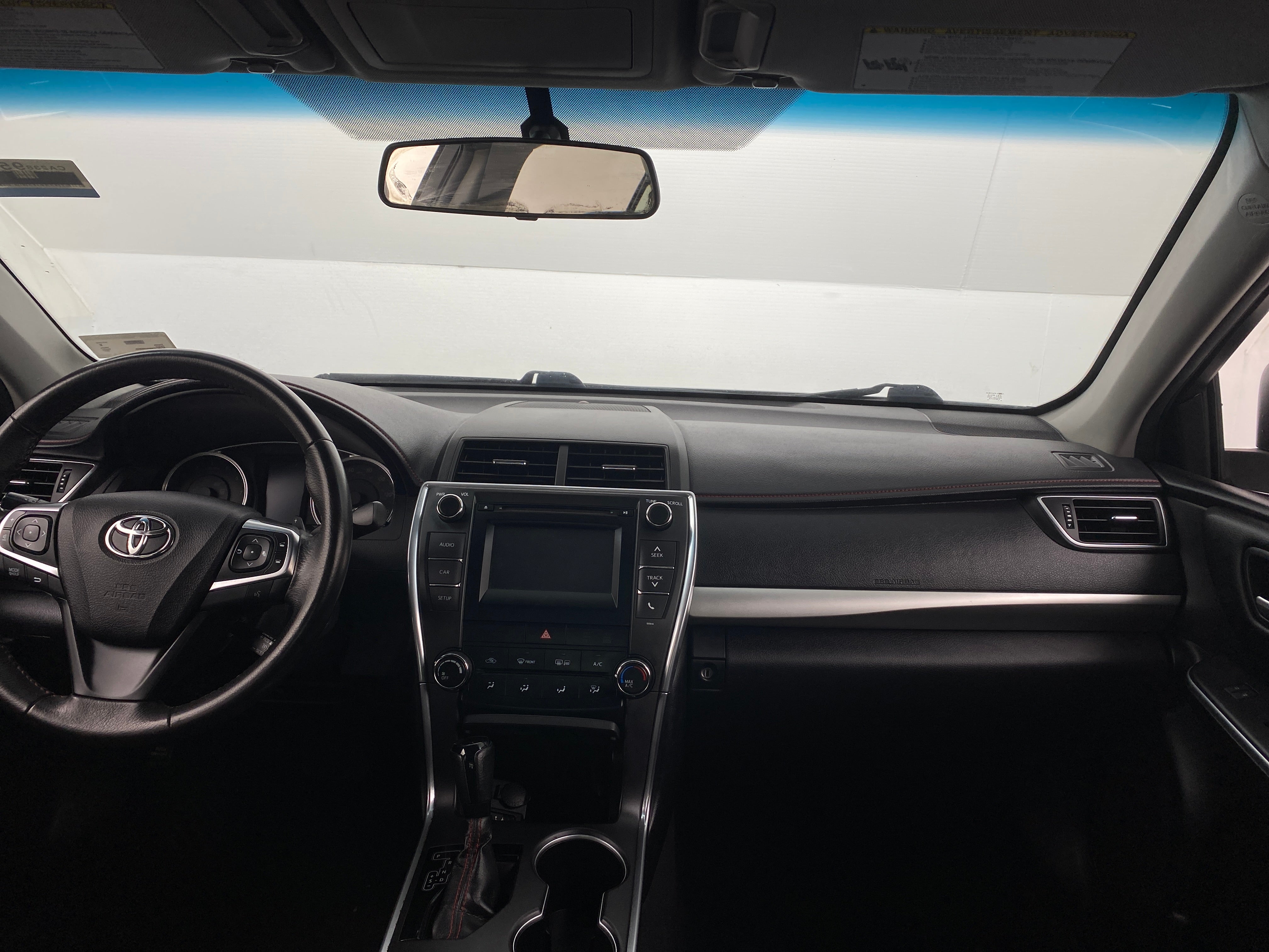 2017 Toyota Camry SE 3