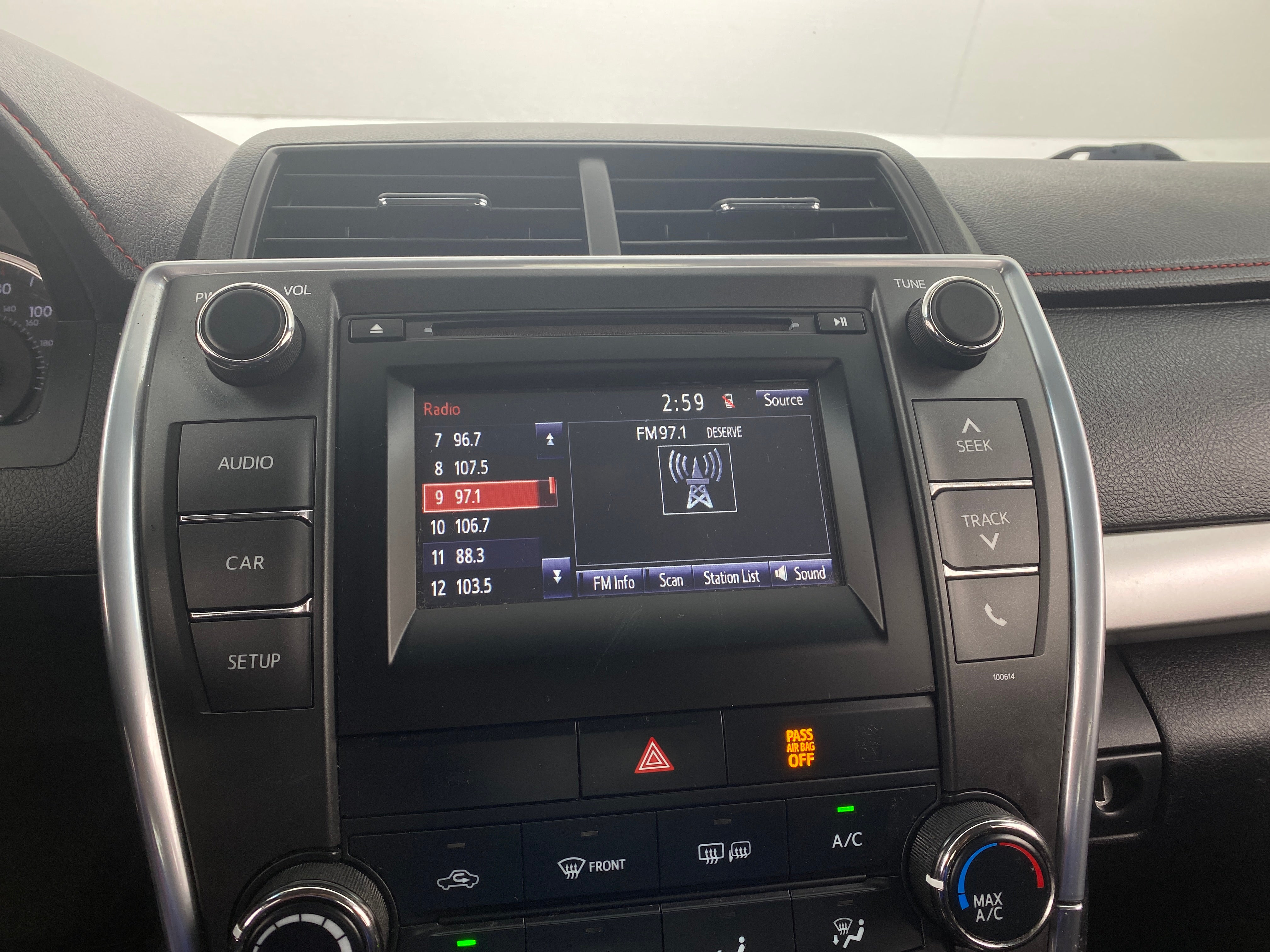 2017 Toyota Camry SE 4