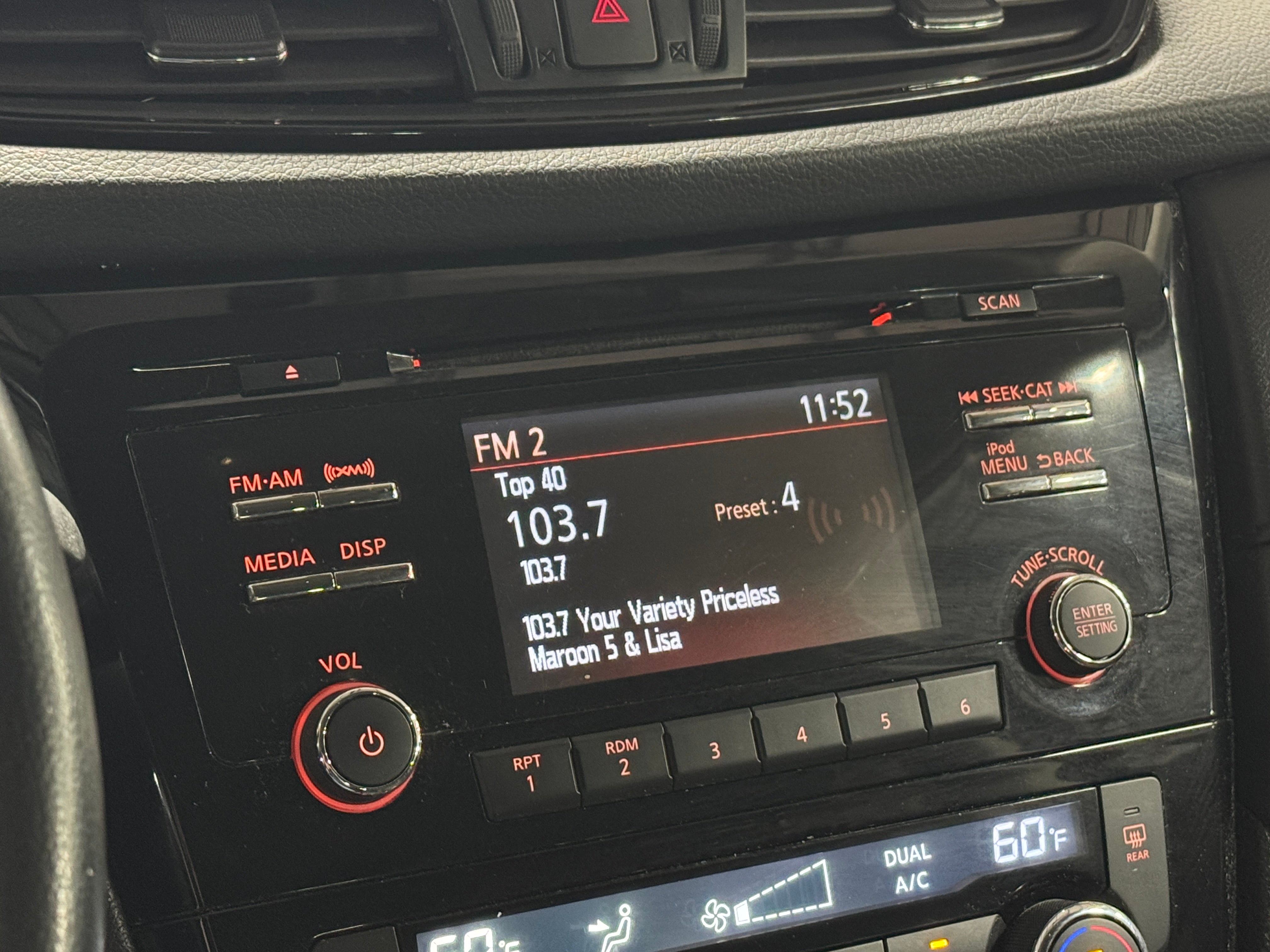 2017 Nissan Rogue SV 4