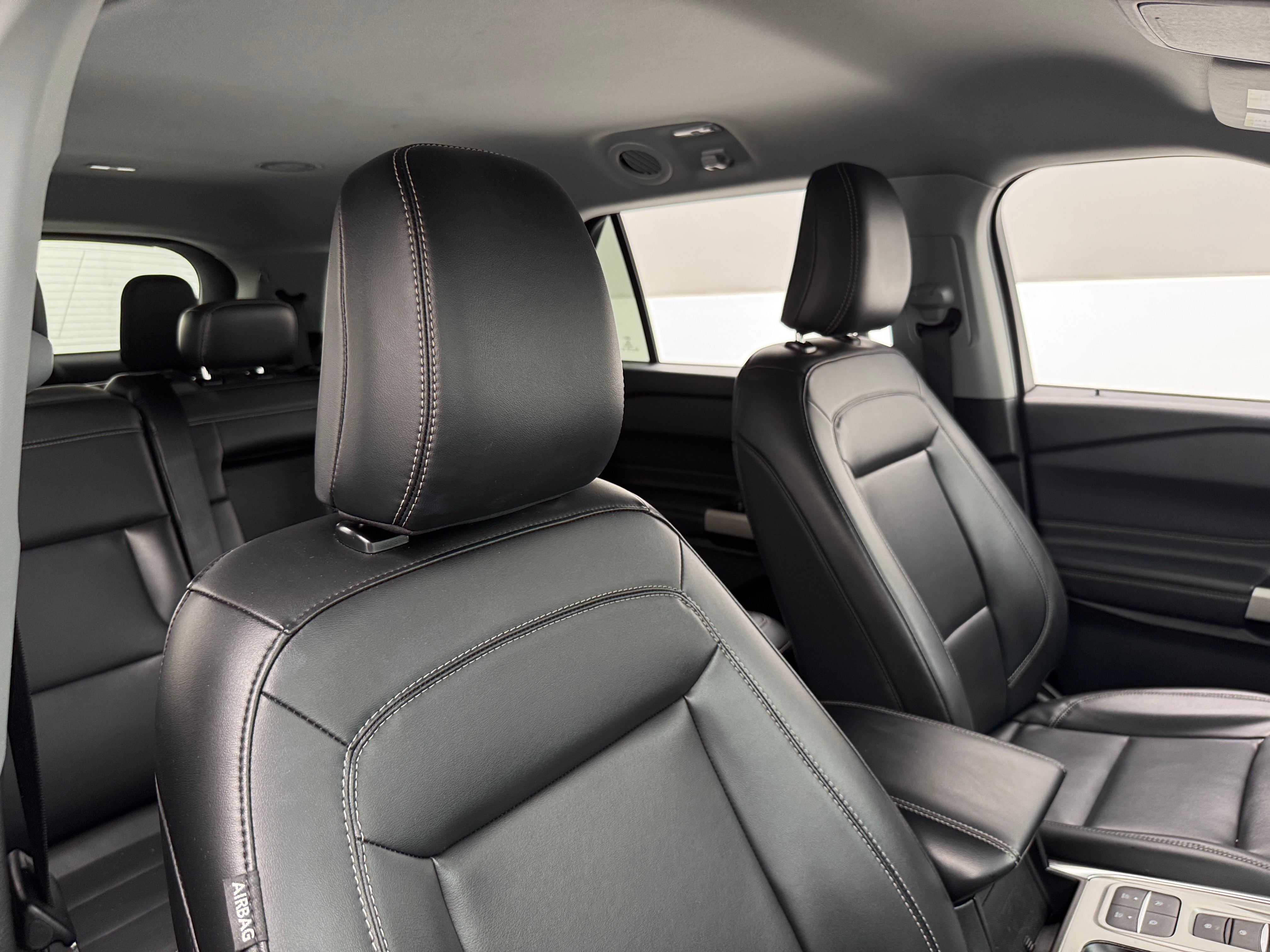 2024 Ford Explorer XLT 2