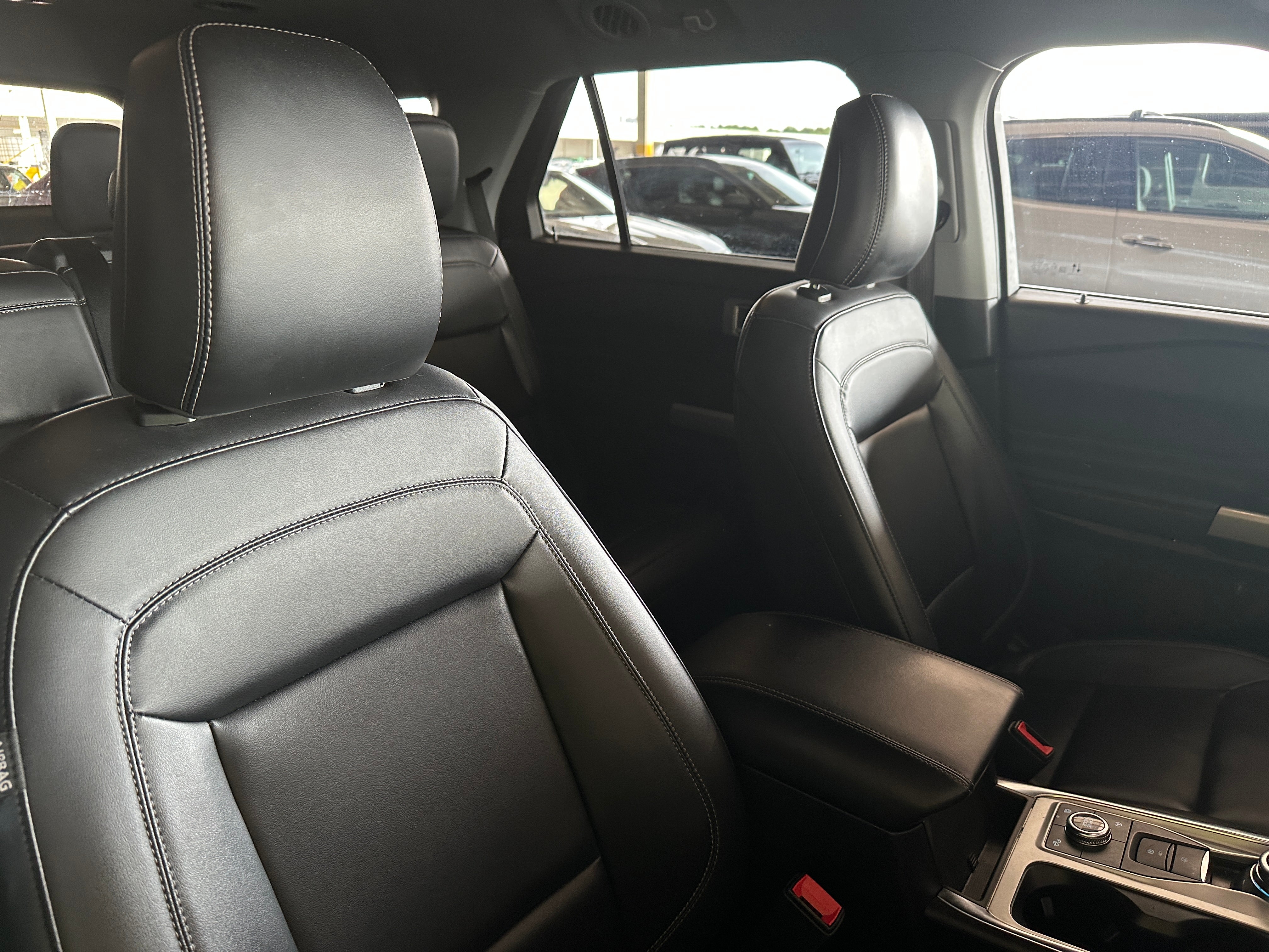 2024 Ford Explorer XLT 2