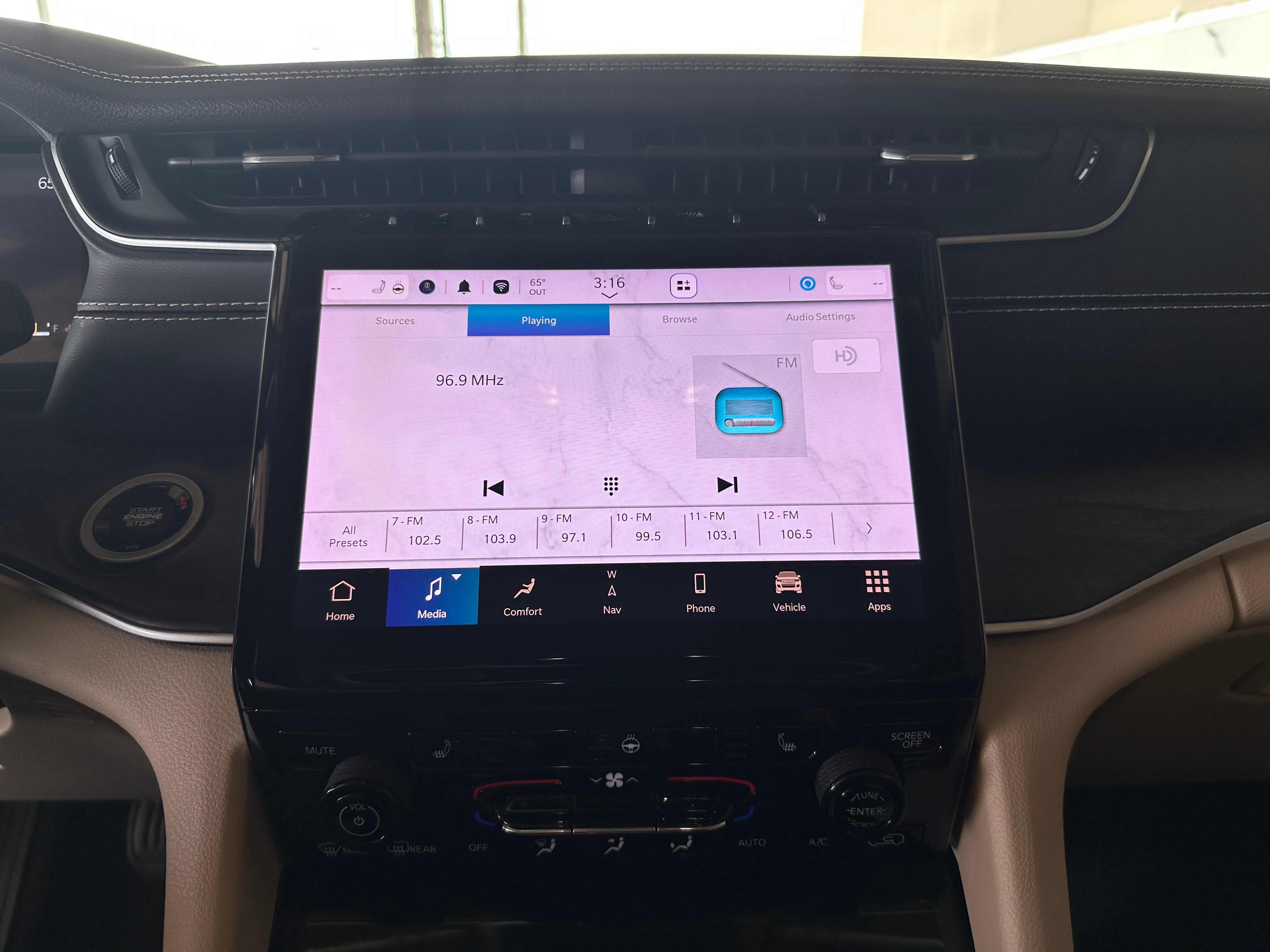2022 Jeep Grand Cherokee L Limited Edition 3